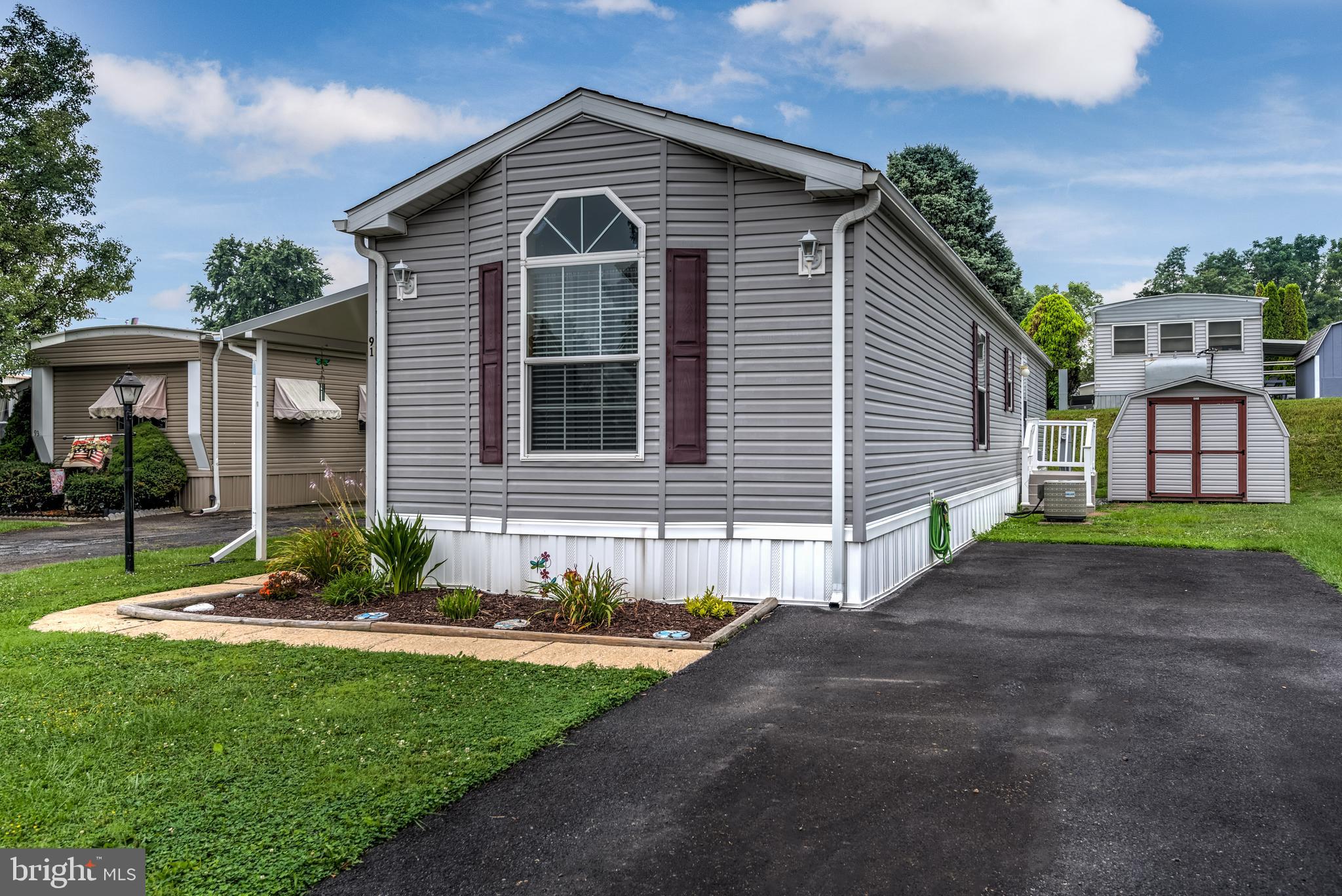 Escape to country living in this beautiful home located in the heart of Lancaster County. This home has 2 bedrooms and 2 baths and a kitchen with plenty of storage space. Easy access to Route 283 for a commute to Lancaster or Harrisburg.