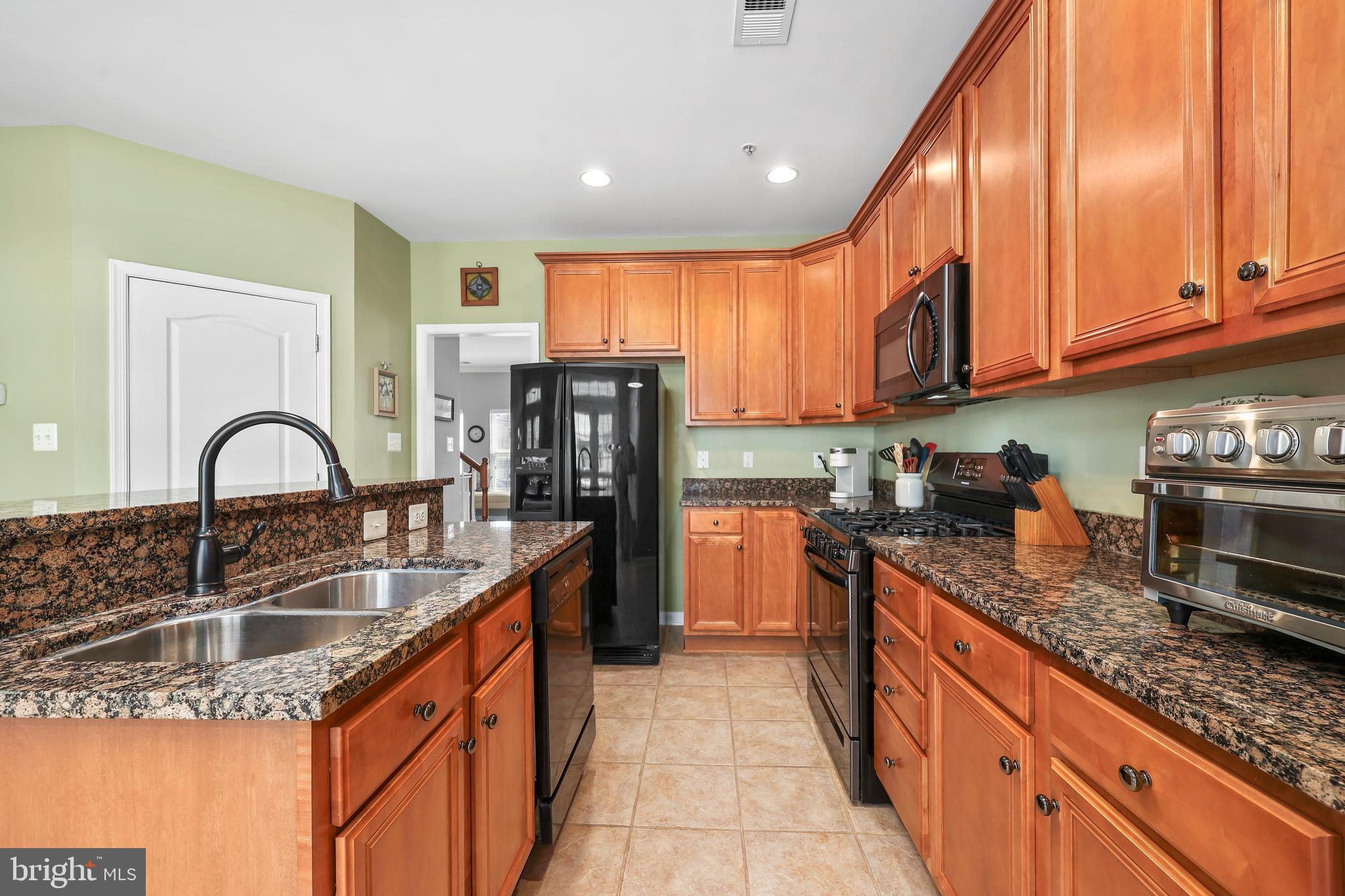 THE TOWNES AT VILLAGE PLACE - Residential