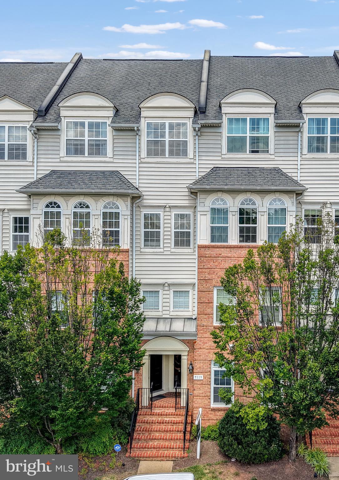 THE TOWNES AT VILLAGE PLACE - Residential