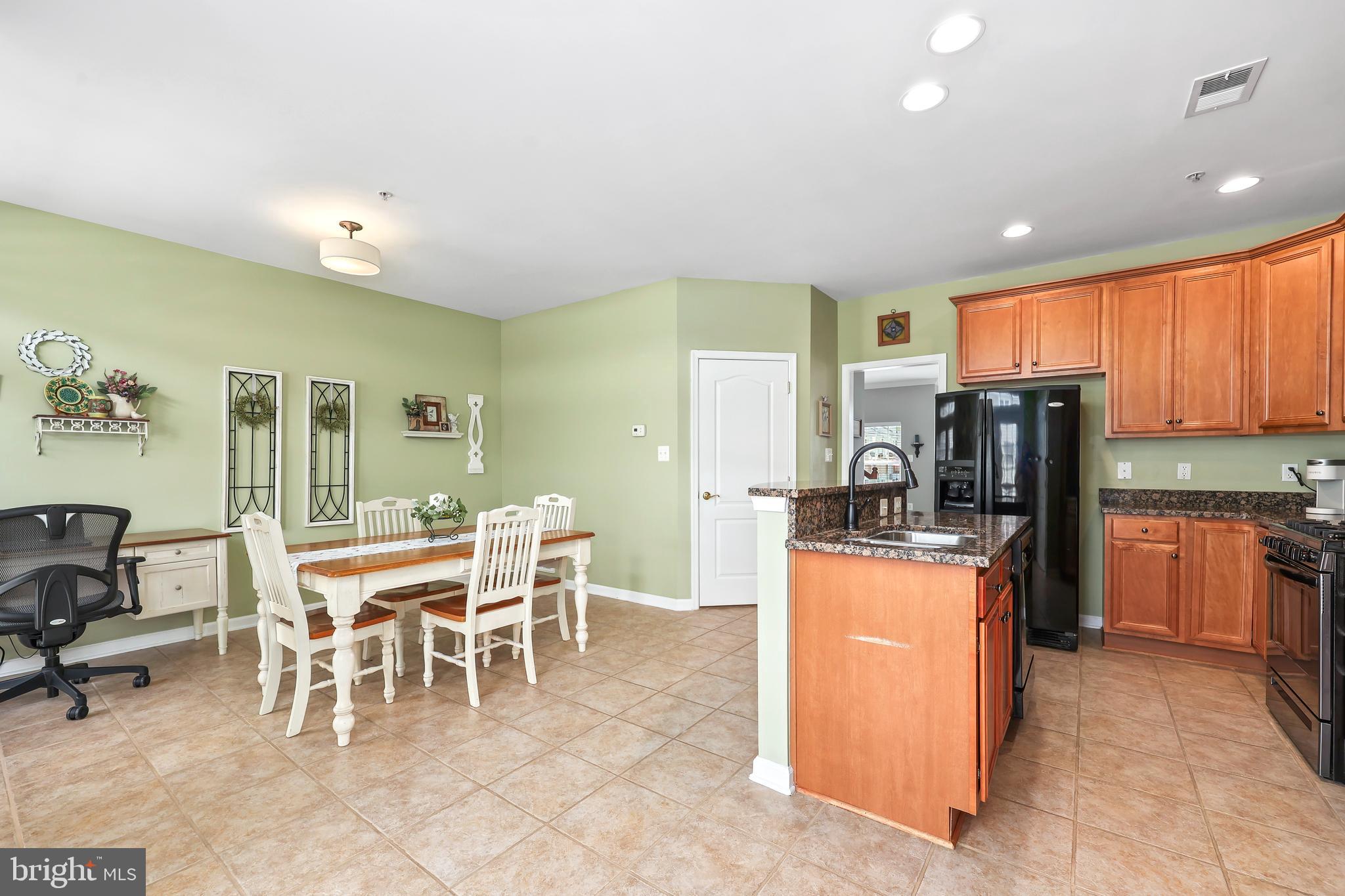 THE TOWNES AT VILLAGE PLACE - Residential