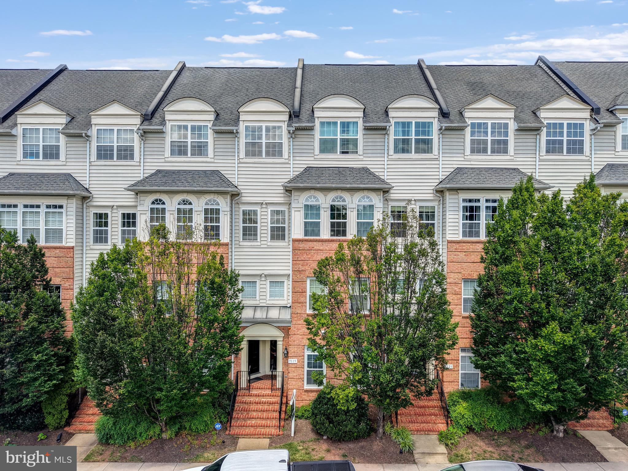 THE TOWNES AT VILLAGE PLACE - Residential