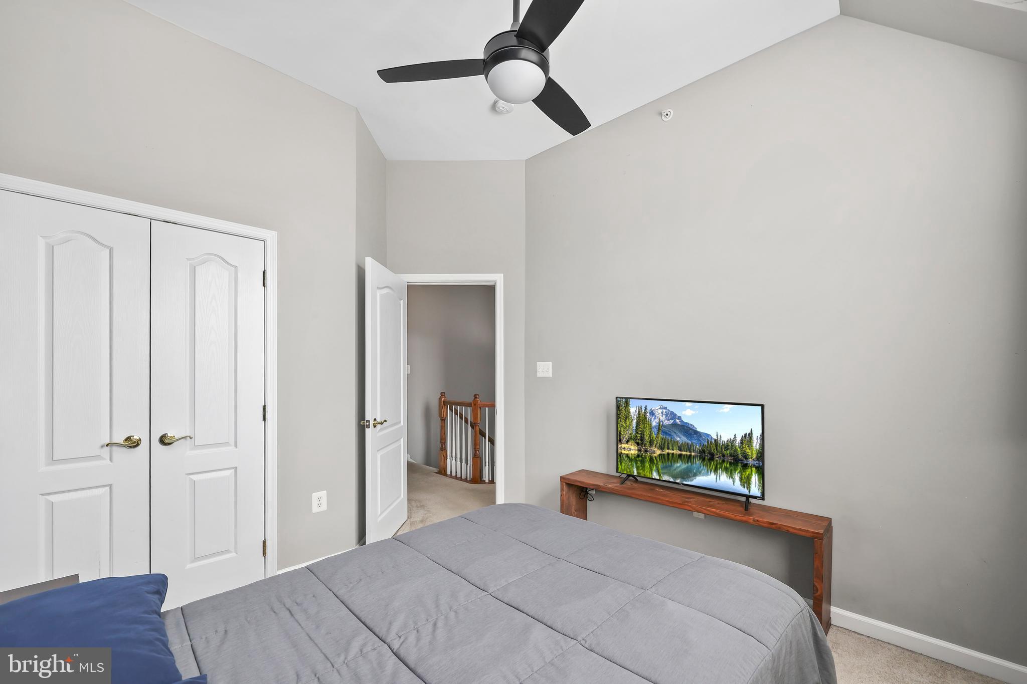 THE TOWNES AT VILLAGE PLACE - Residential