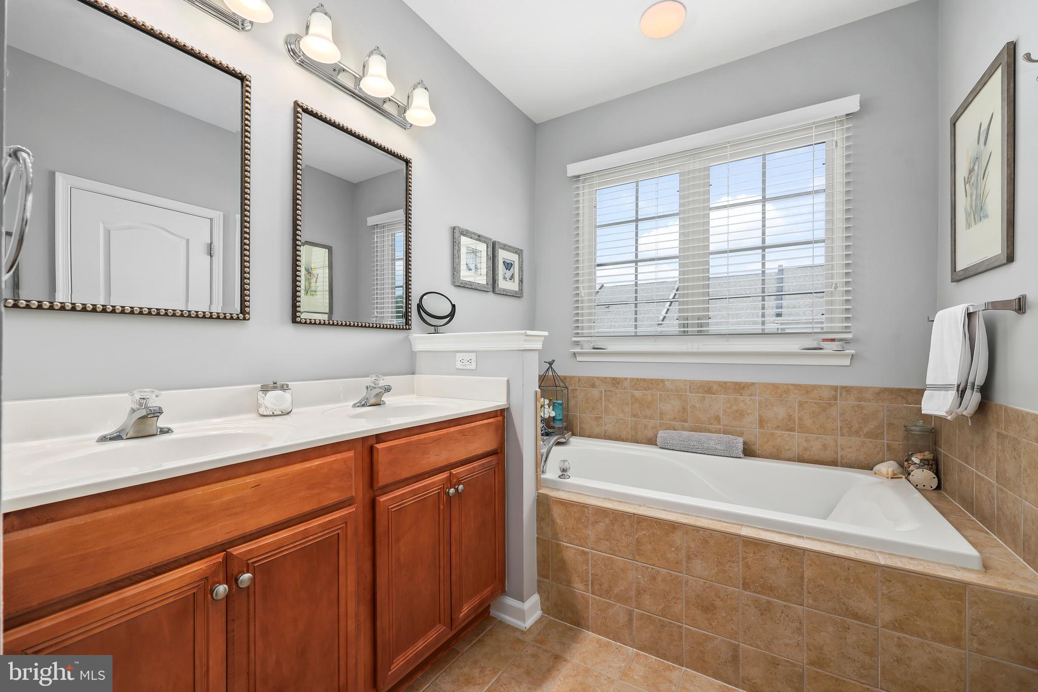 THE TOWNES AT VILLAGE PLACE - Residential