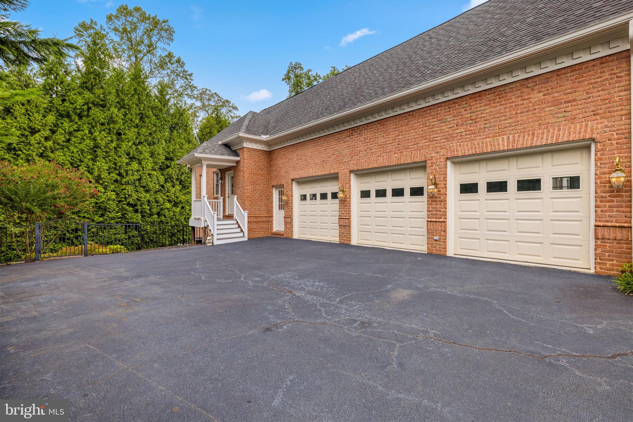 FOXHALL OF MCLEAN - Residential