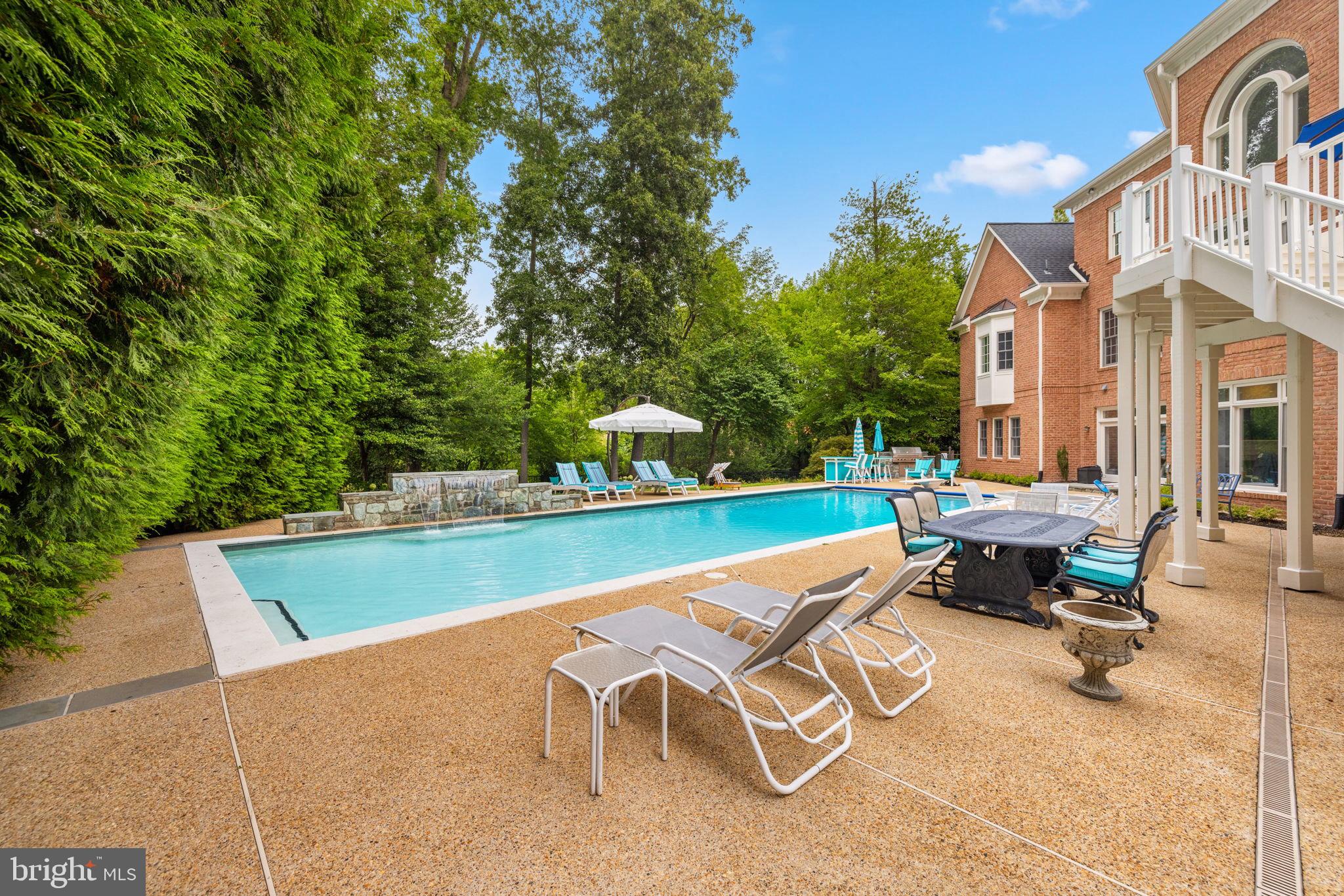 FOXHALL OF MCLEAN - Residential