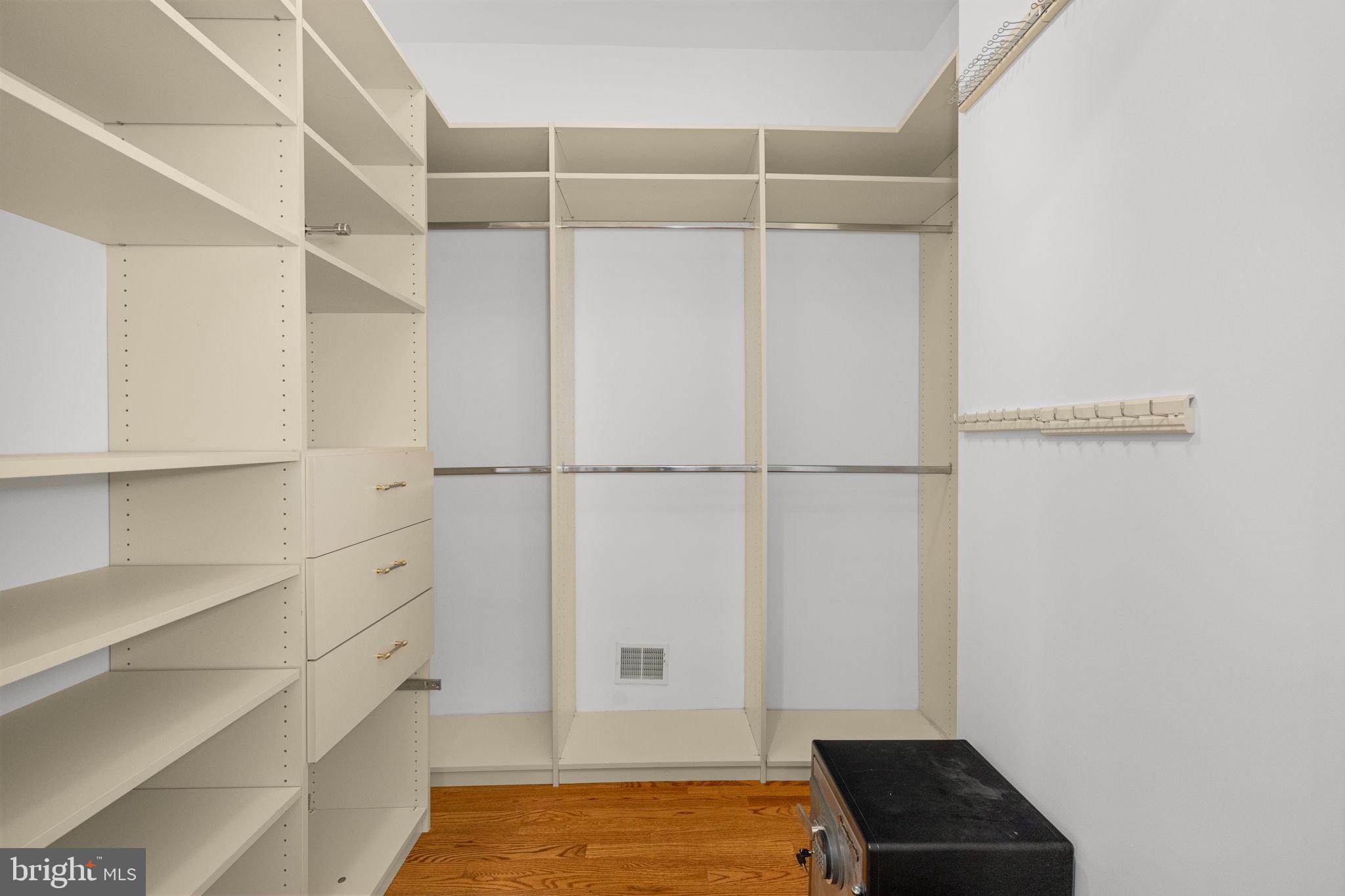 FOXHALL OF MCLEAN - Residential