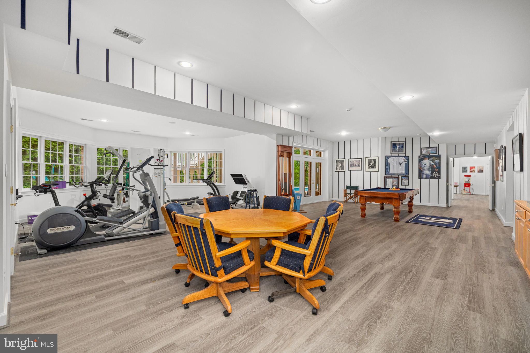 FOXHALL OF MCLEAN - Residential