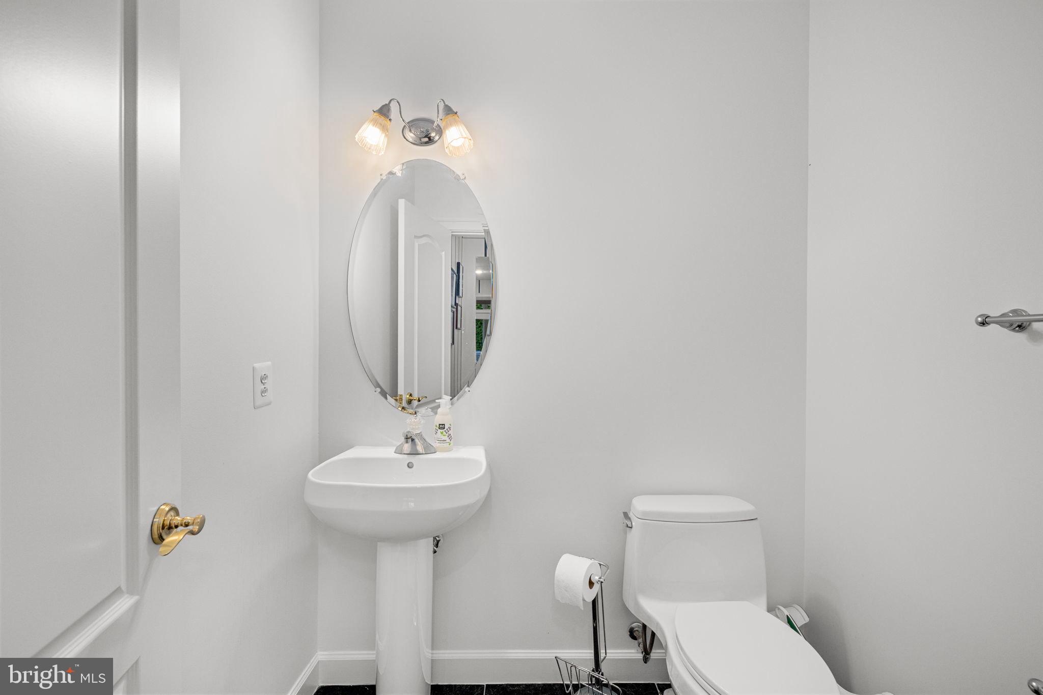 FOXHALL OF MCLEAN - Residential