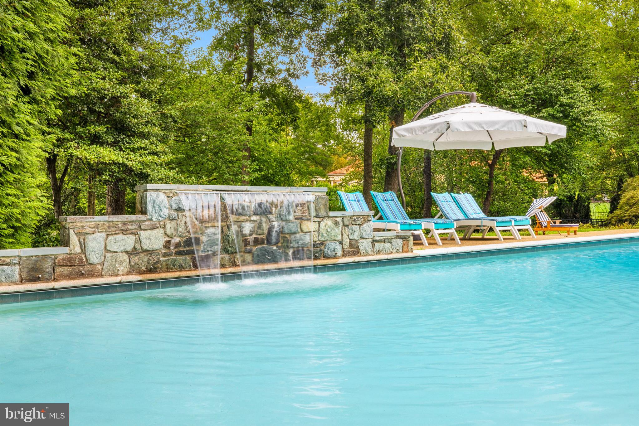 FOXHALL OF MCLEAN - Residential