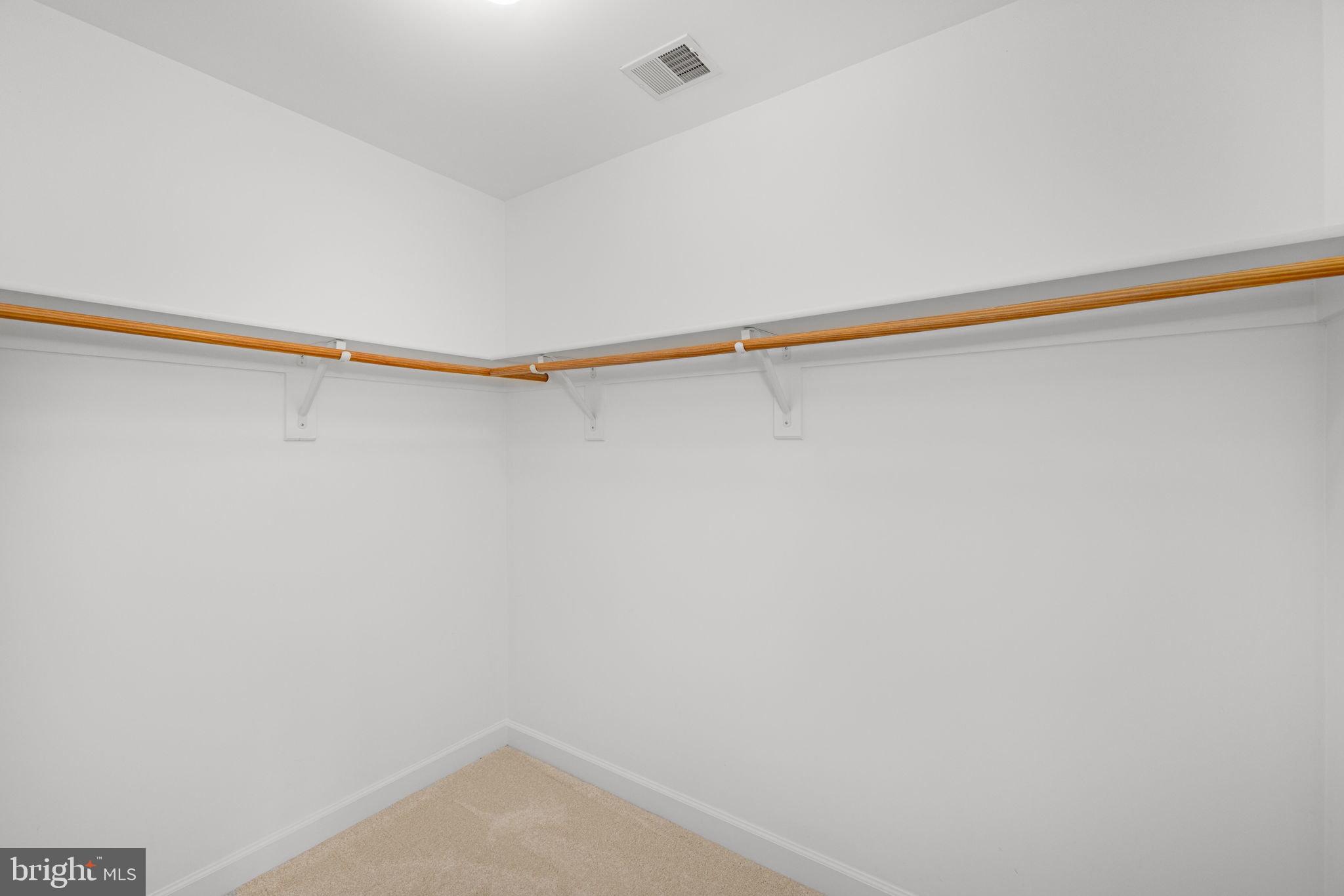 FOXHALL OF MCLEAN - Residential