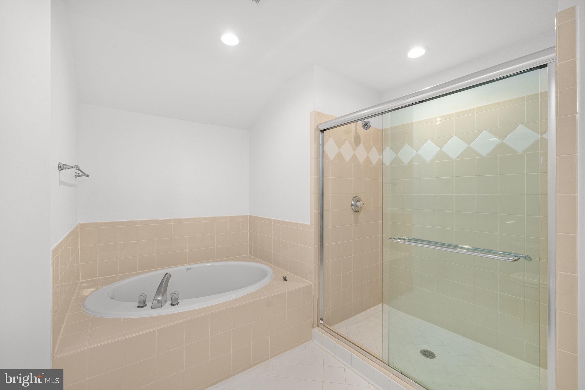 FOXHALL OF MCLEAN - Residential