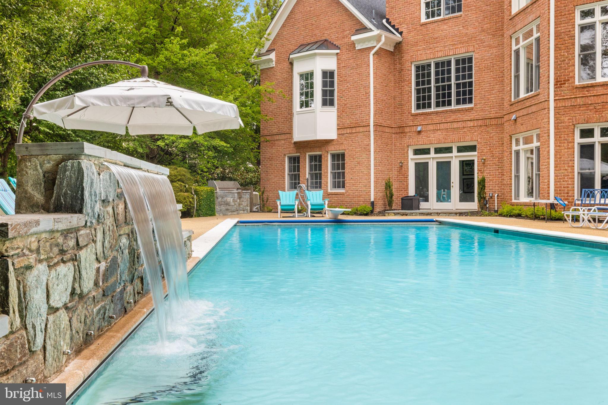 FOXHALL OF MCLEAN - Residential