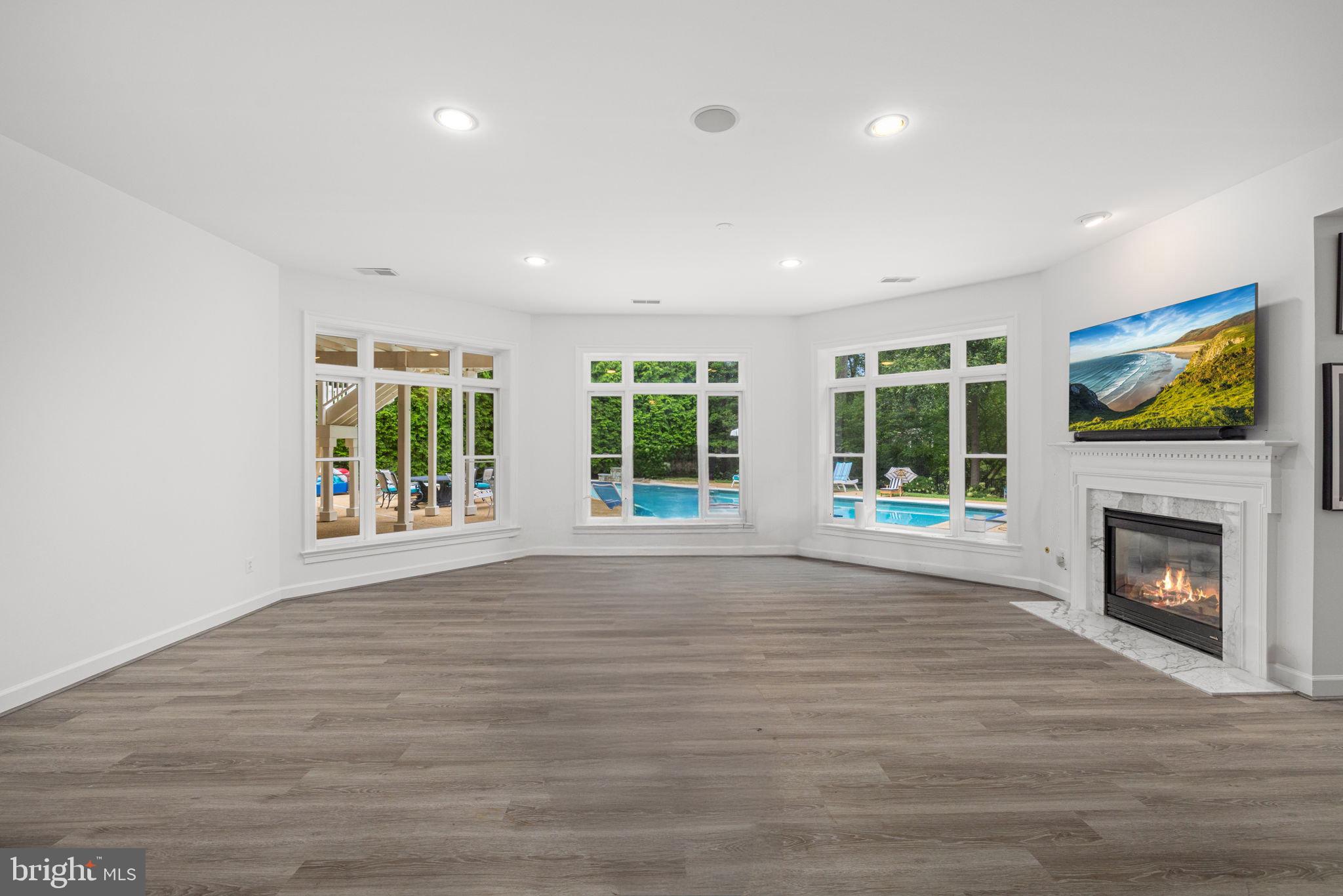 FOXHALL OF MCLEAN - Residential