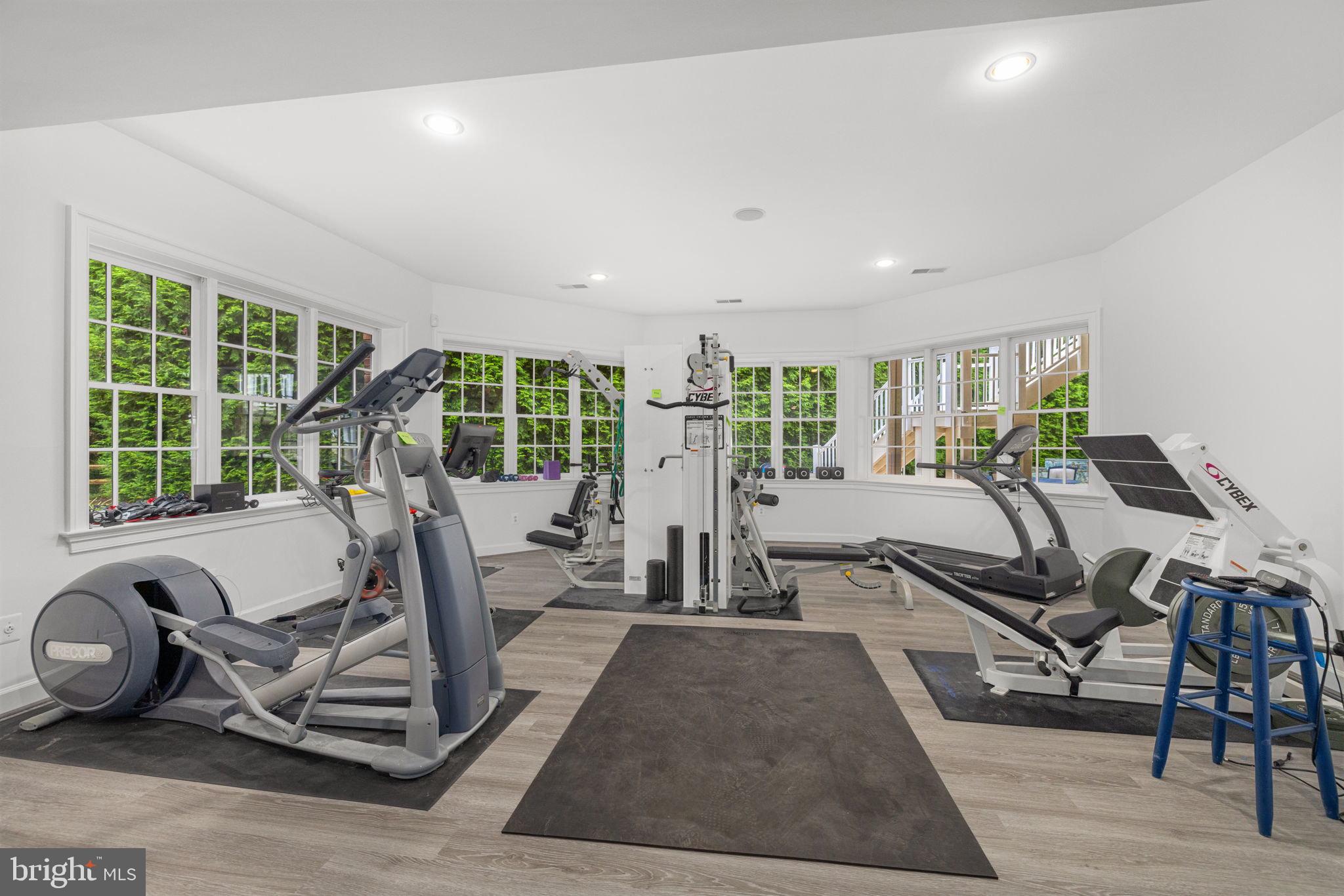 FOXHALL OF MCLEAN - Residential