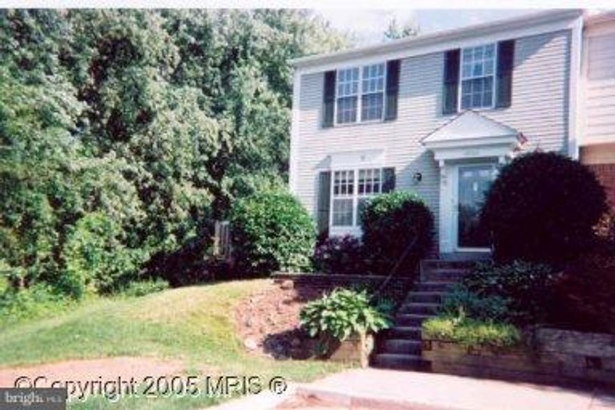 3 BDRM end unit offers 3 spacious levels.Large fenced yard w/view of trees. Within walking distance to dining, movies, shopping, Renovations have taken place in the last two years. Flooring on the main level was changed to hardwood& Kitchen was renovated.A full bathroom built in the basement. This is a short sale, and price has been has approved. Seller prefers to close at Americas Title