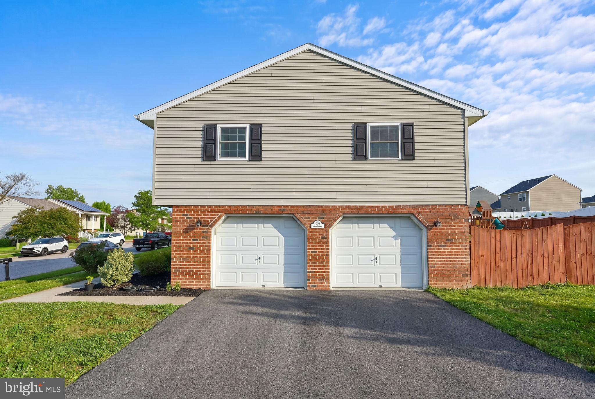 APPLE VIEW EST - Residential