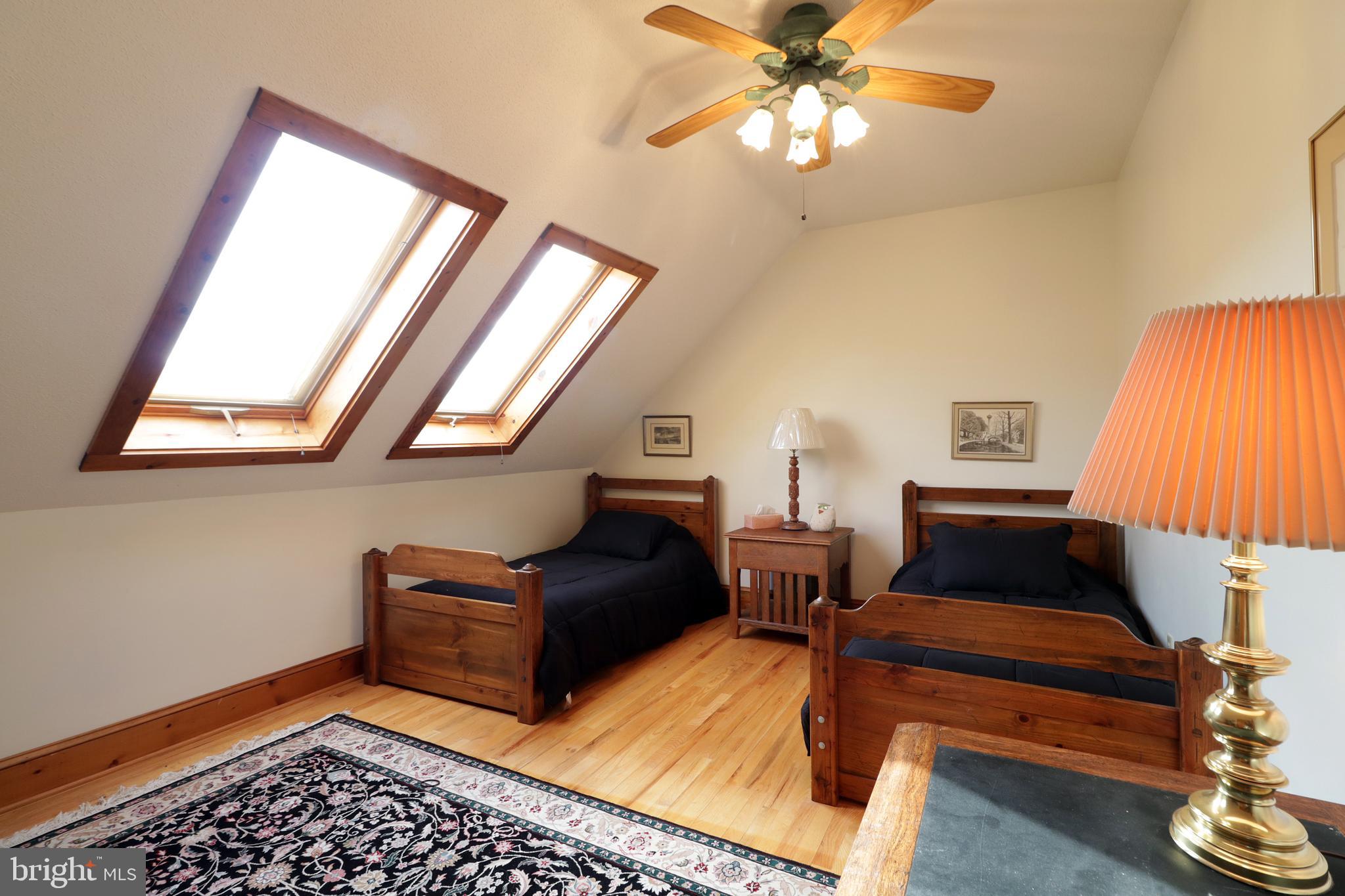 COLYER LAKE - Residential