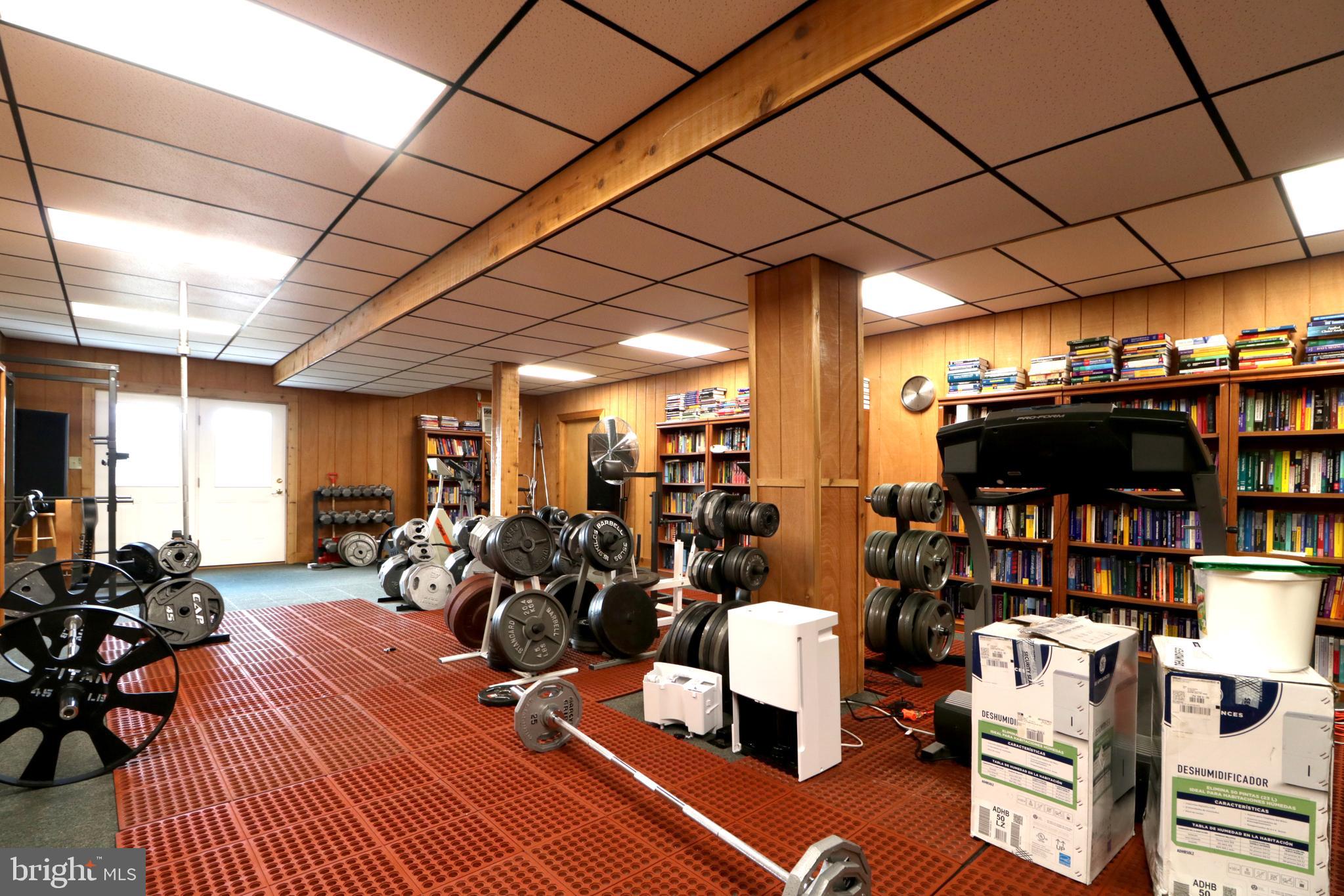 COLYER LAKE - Residential