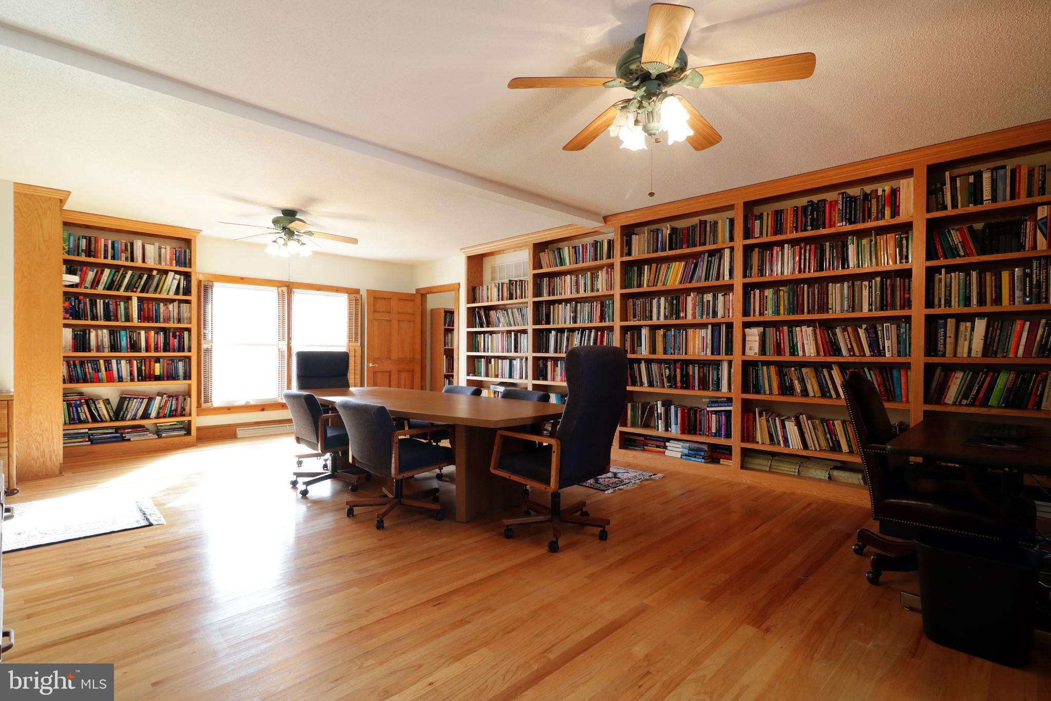 COLYER LAKE - Residential