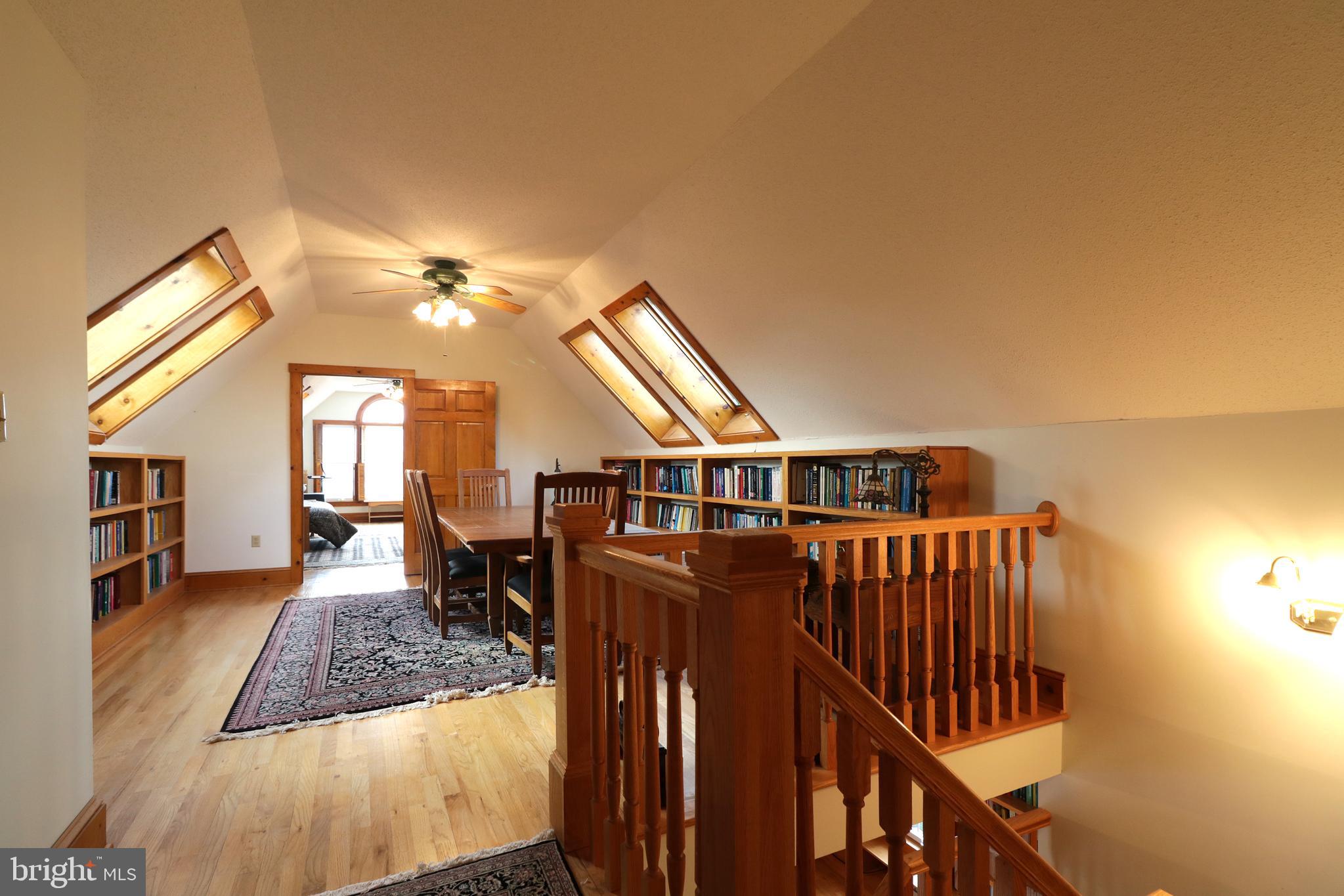 COLYER LAKE - Residential