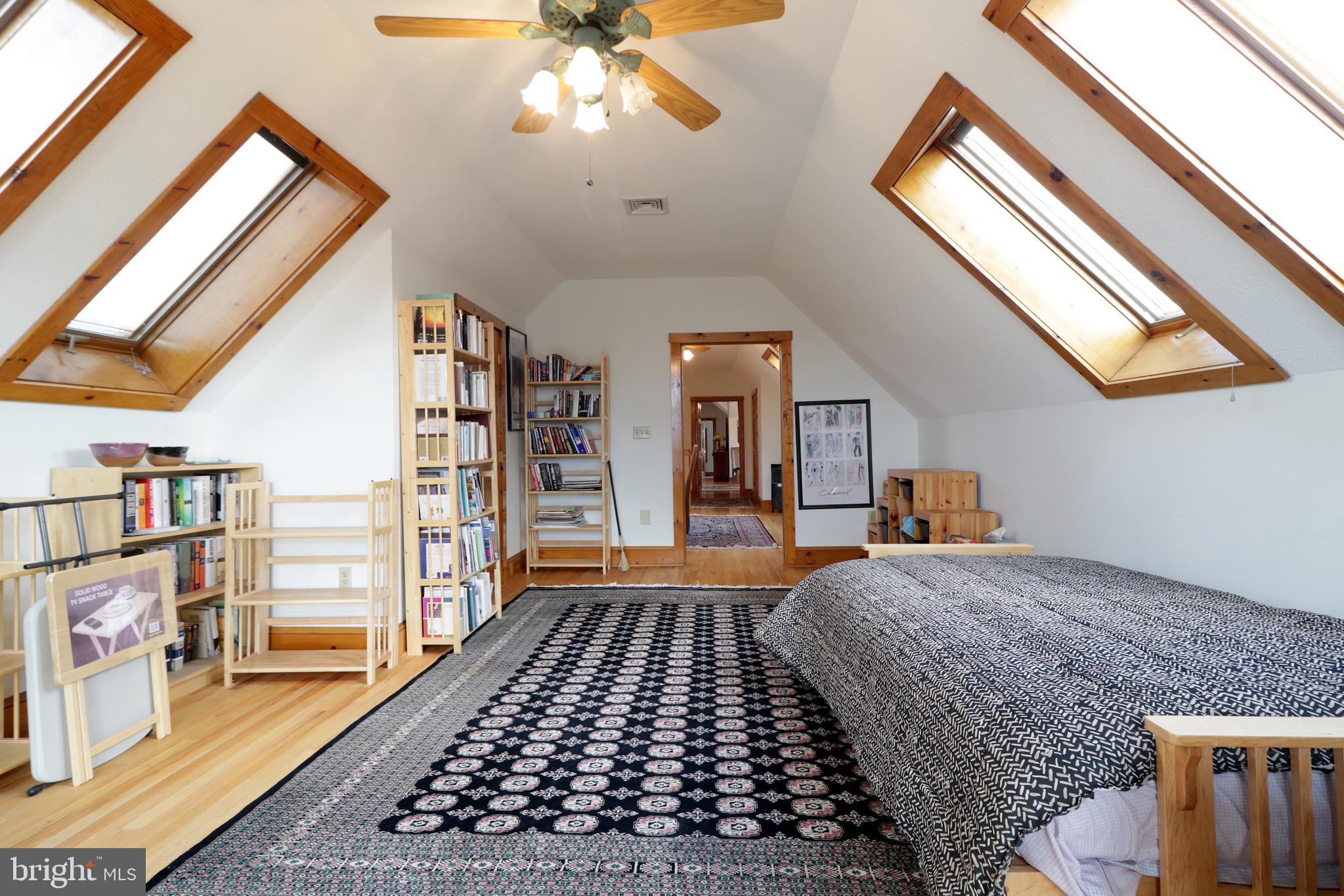 COLYER LAKE - Residential