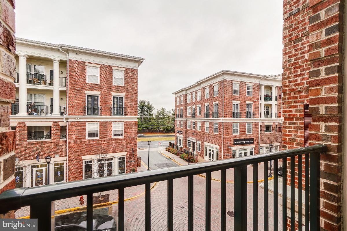 THE COLONNADE AT KENTLANDS - Residential