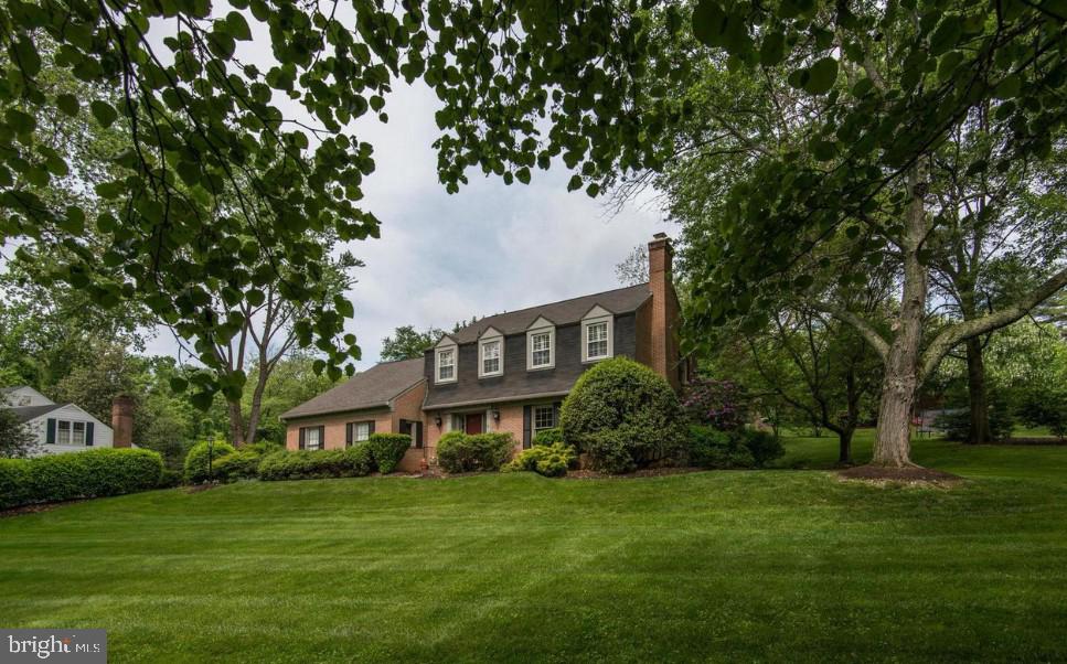 Your Dream Home Awaits!
Discover 912 Kimberwicke Rd — a beautifully maintained colonial tucked away on a spacious 0.68-acre lot in McLean, VA. Surrounded by mature trees for ultimate privacy, this 5-bedroom, 3.5-bath home perfectly balances classic charm and modern updates.
Enjoy a gourmet eat-in kitchen with stainless steel appliances, granite countertops, double ovens, and a gas cooktop. The home features gleaming hardwood floors, recessed lighting, two cozy gas fireplaces, and custom built-ins throughout.
Host gatherings in the large living and dining rooms, or unwind in the sunny family room that flows onto a private stone patio. The recently renovated basement — complete with a kitchenette — is perfect for guest stays or a home theater setup.
Modern conveniences include:
1.