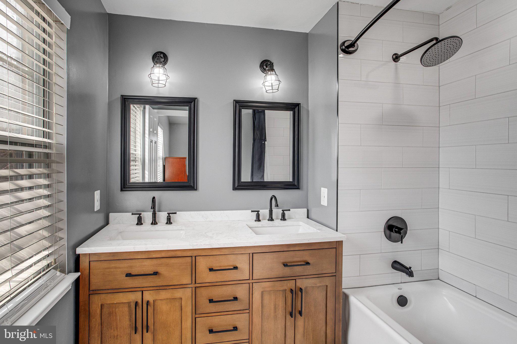 GUNSTON SQUARE - Residential