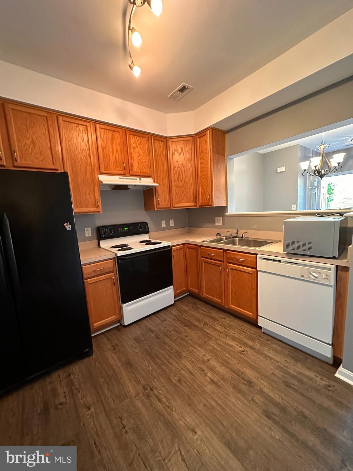 SEVEN OAKS - Residential Lease