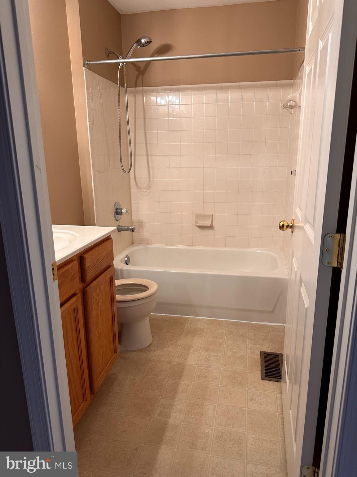 SEVEN OAKS - Residential Lease