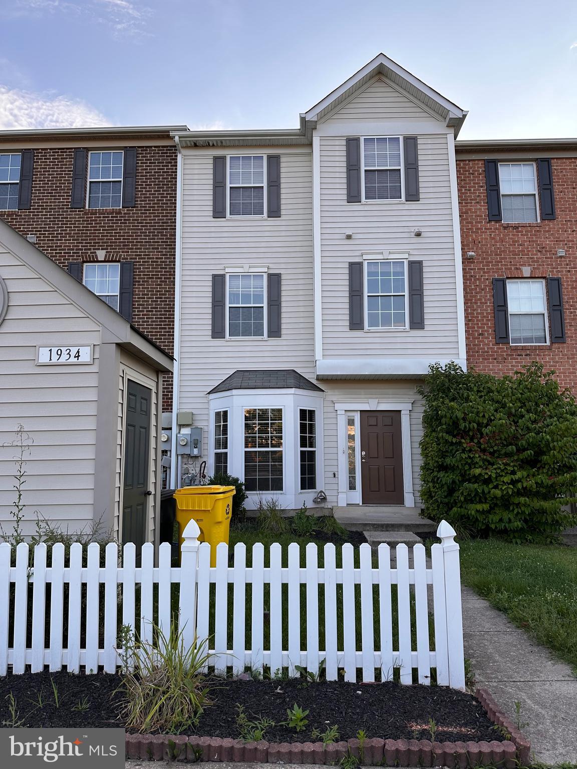 SEVEN OAKS - Residential Lease