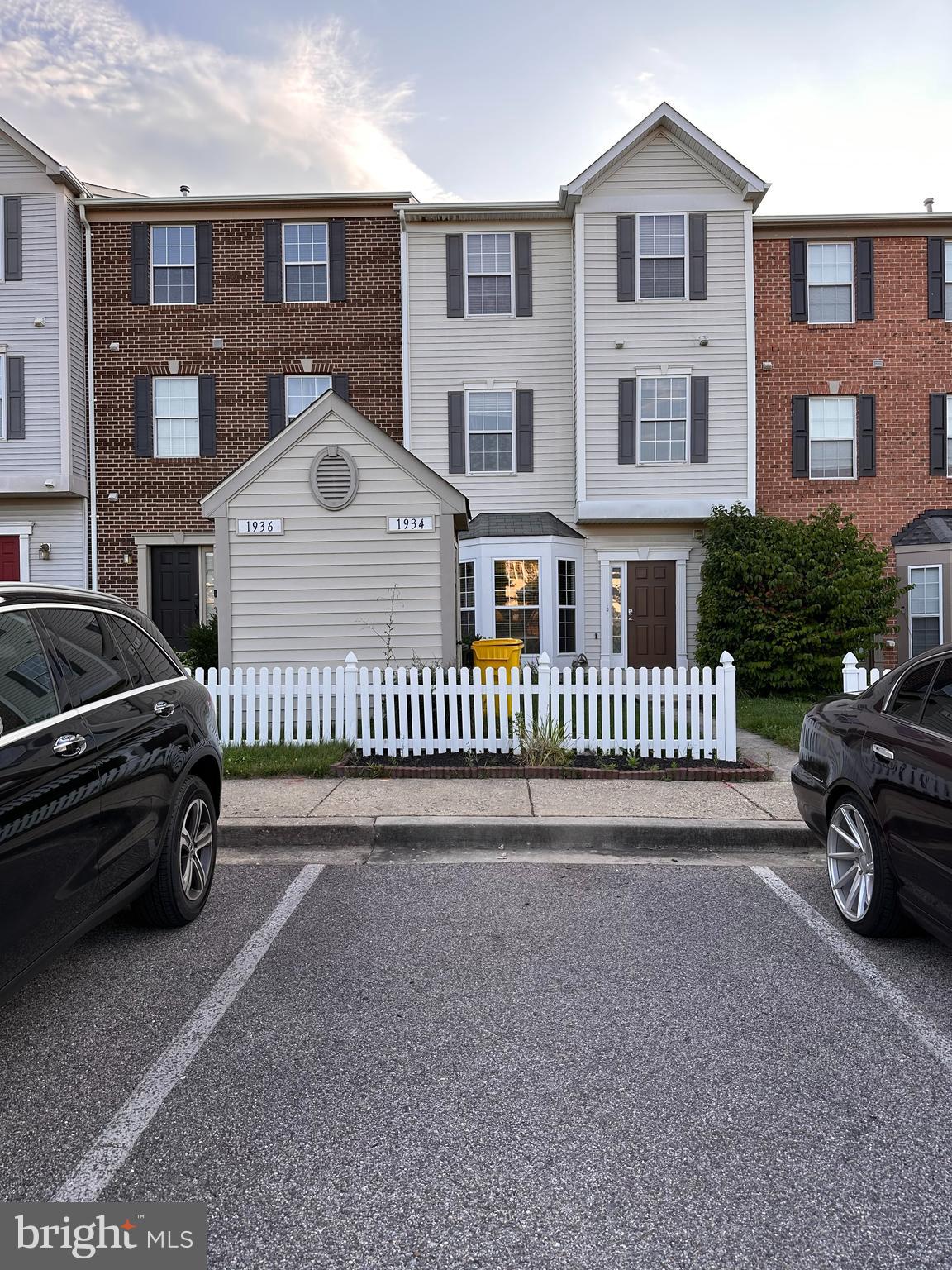 SEVEN OAKS - Residential Lease