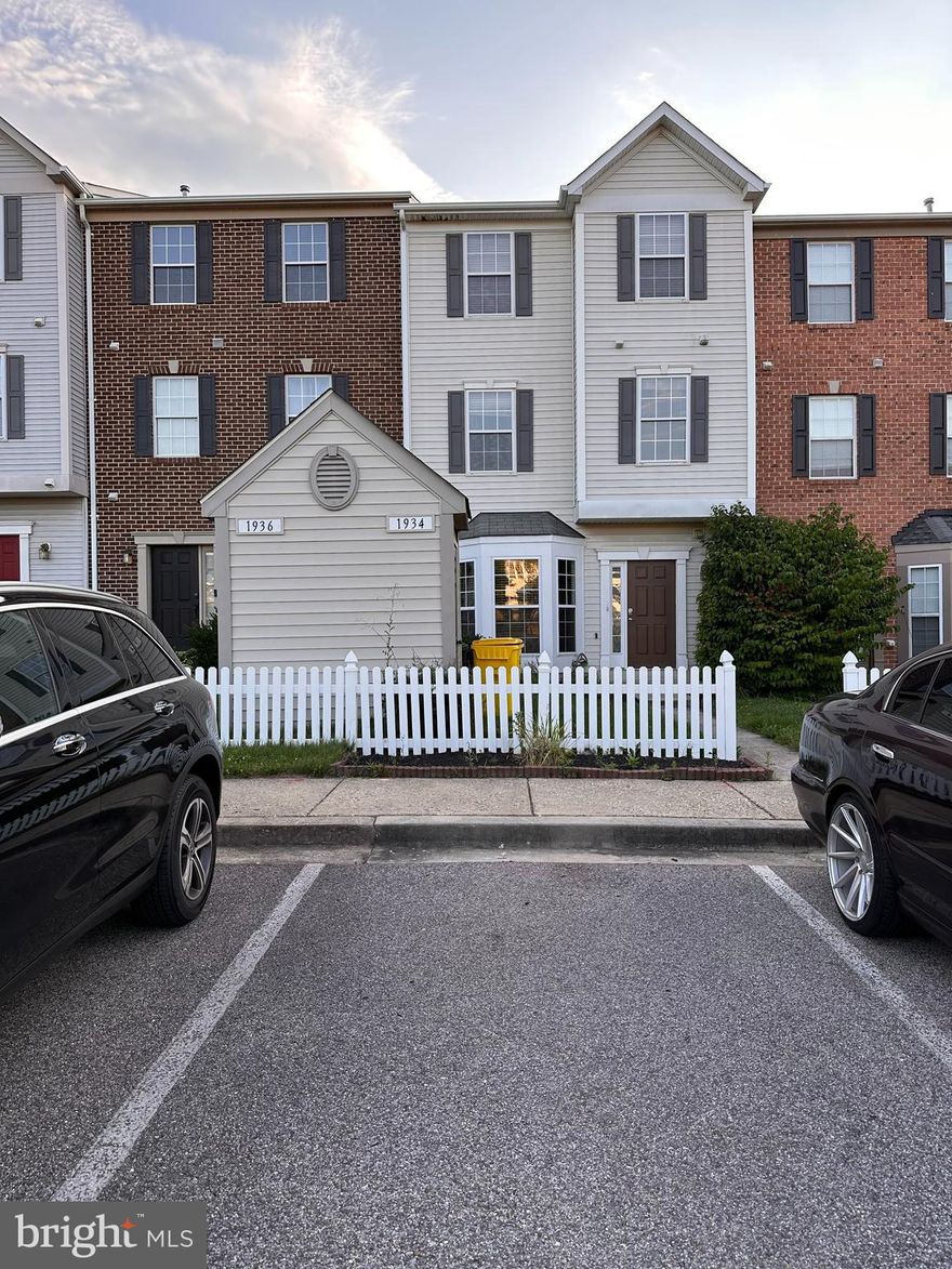 Nicely kept townhome waiting for you. Cascading stairway to the second floor with 2 bdrms, full bath & separate laundry room. Go up to the third floor and you will find your private oasis, the master suite with luxury bath and walk in closet. The master bedroom is the entire third floor. MUST HAVE Good Credit*Pets Case by Case*Minutes to FT Meade, shopping. Community has Exercise room, tennis & basketball courts, 2 pools, tot lots.