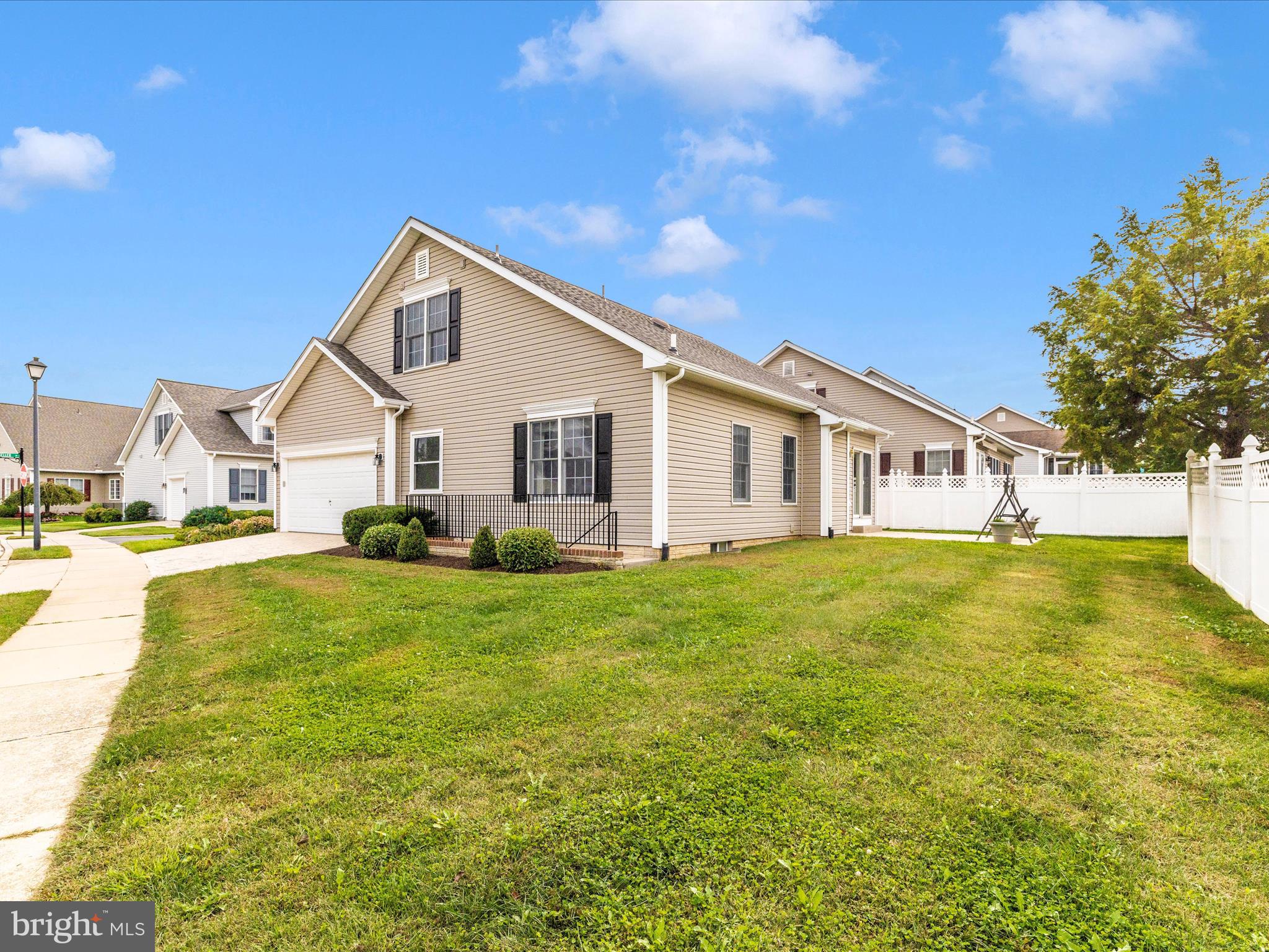 FOXFIELD AT MIDDLETOWN - Residential