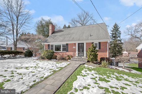 Photo of 9802 Cable Drive, KENSINGTON, MD 20895 (MLS # MDMC2162694)