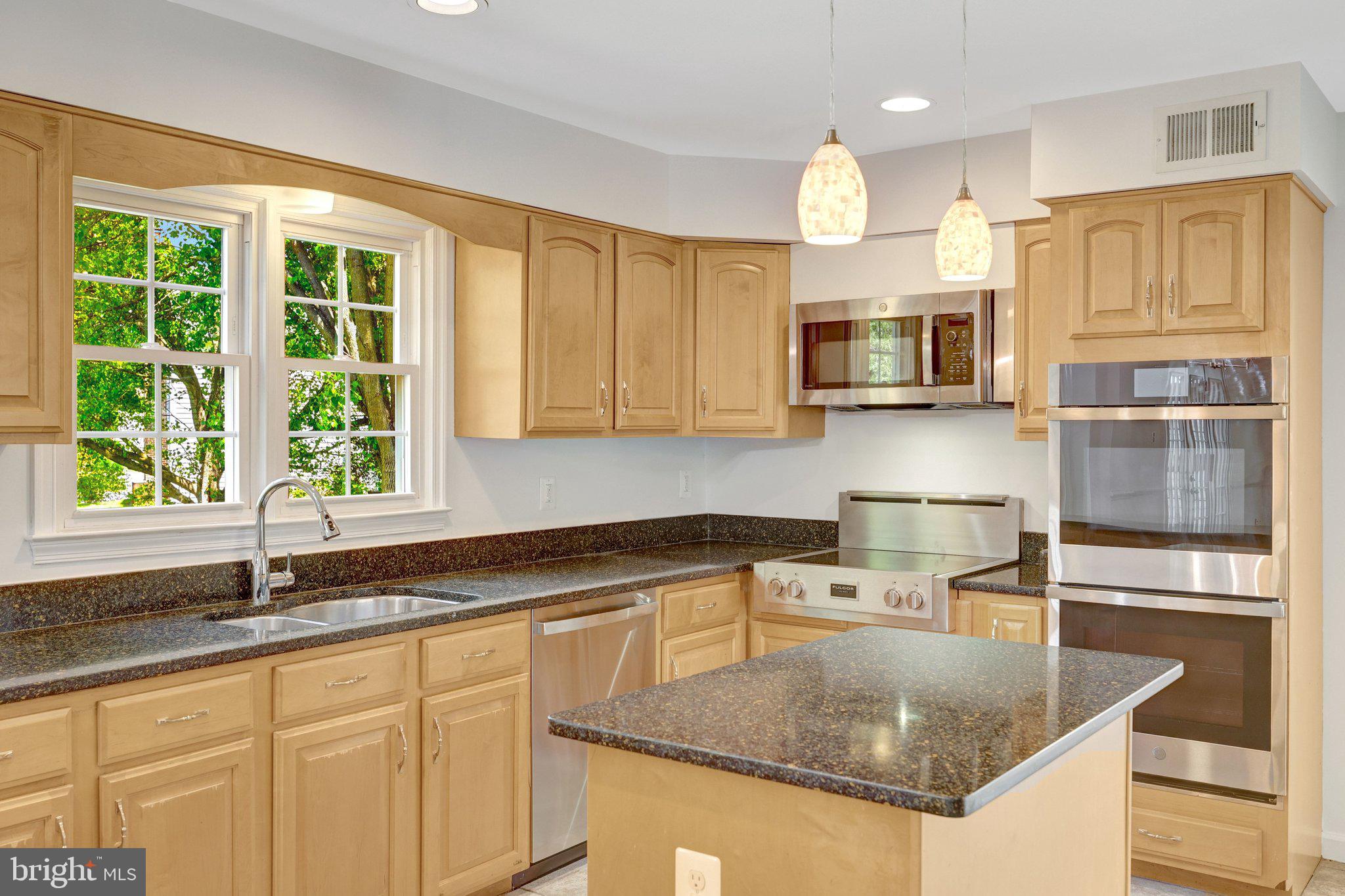ASHBURN FARM - Residential