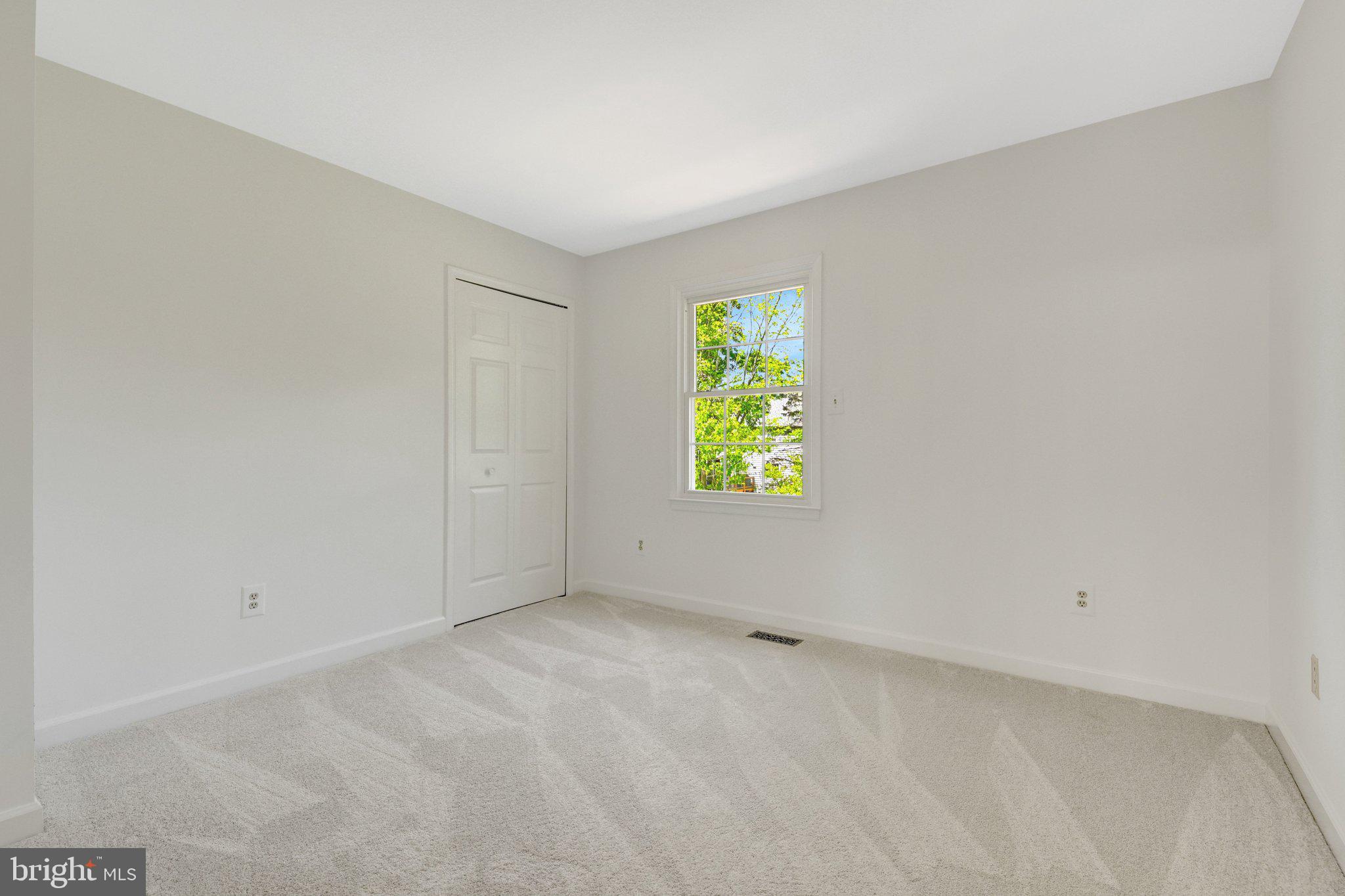 ASHBURN FARM - Residential