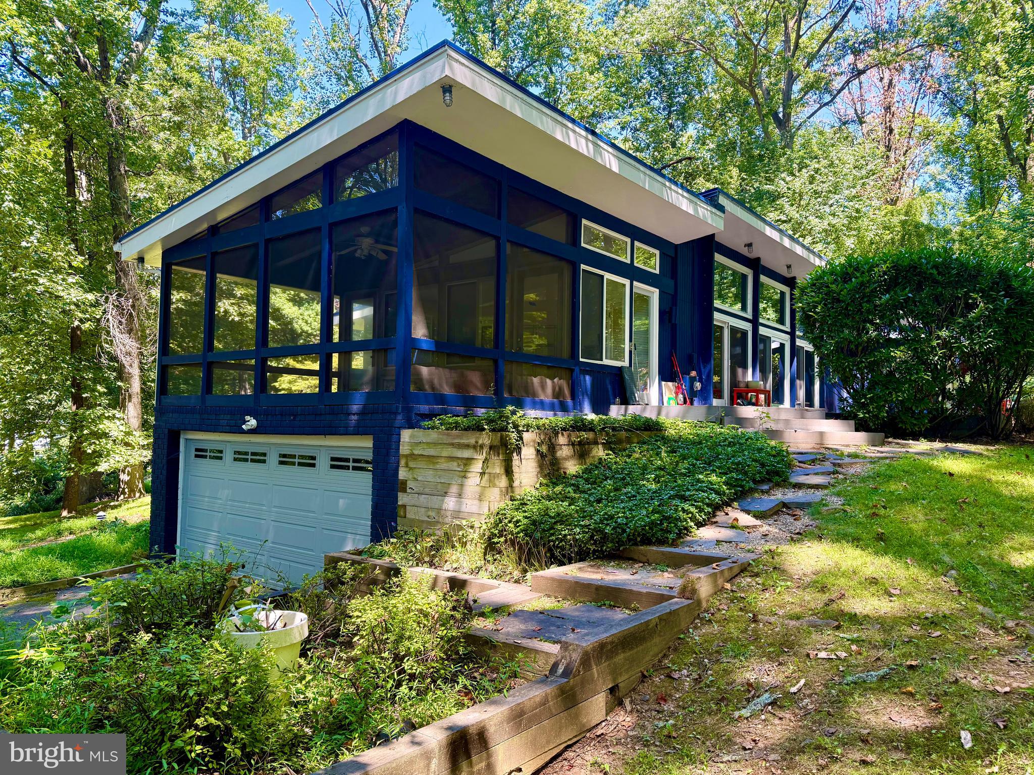 3 CHARTWELL COURT