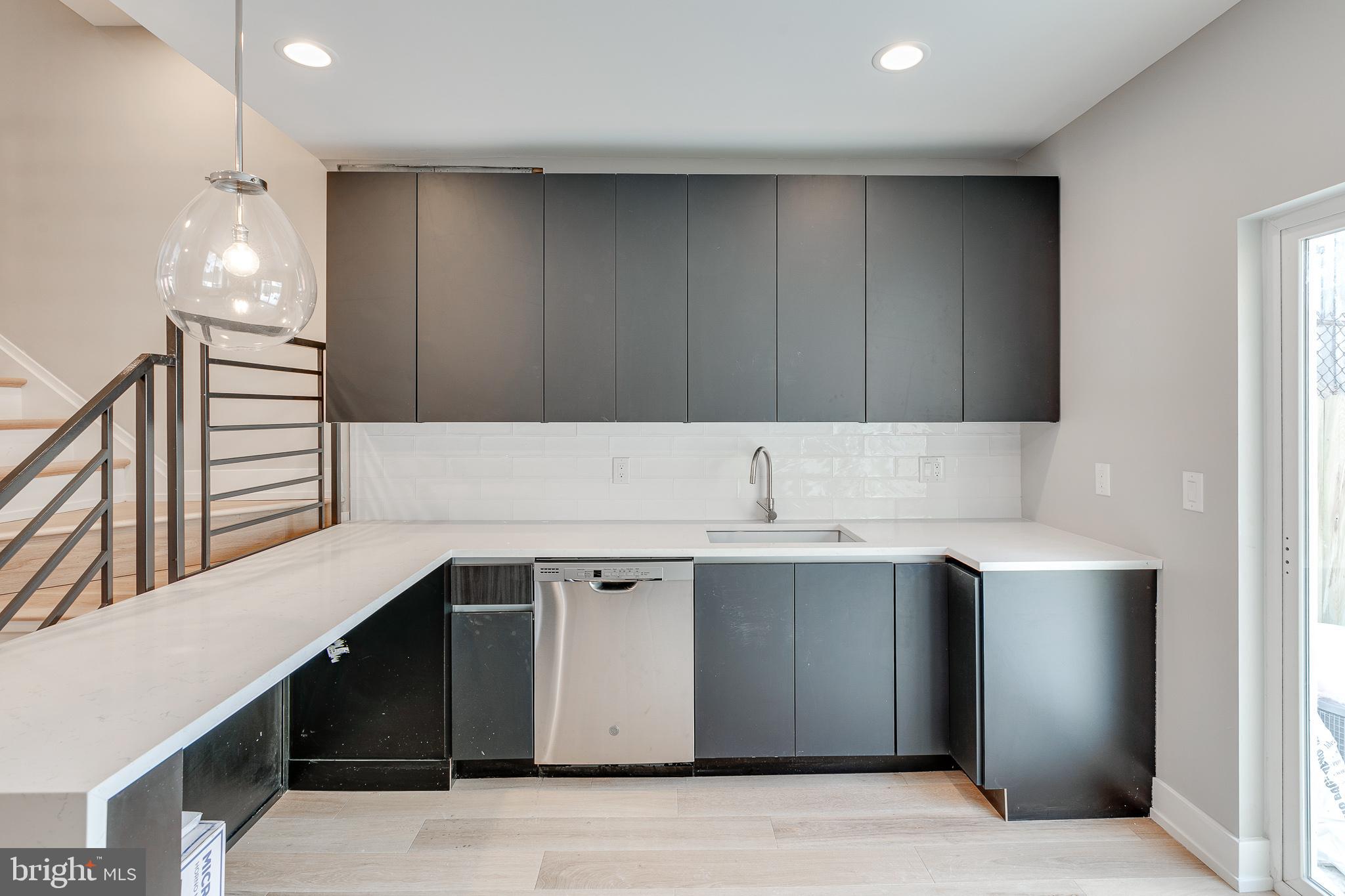 OLDE KENSINGTON - Residential Lease