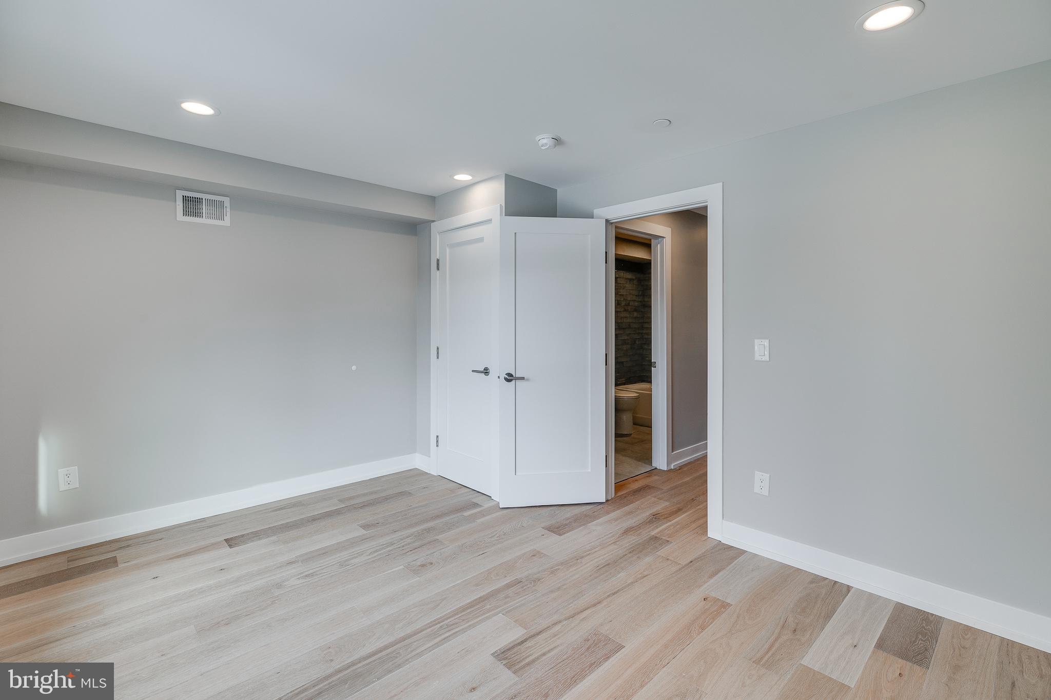 OLDE KENSINGTON - Residential Lease