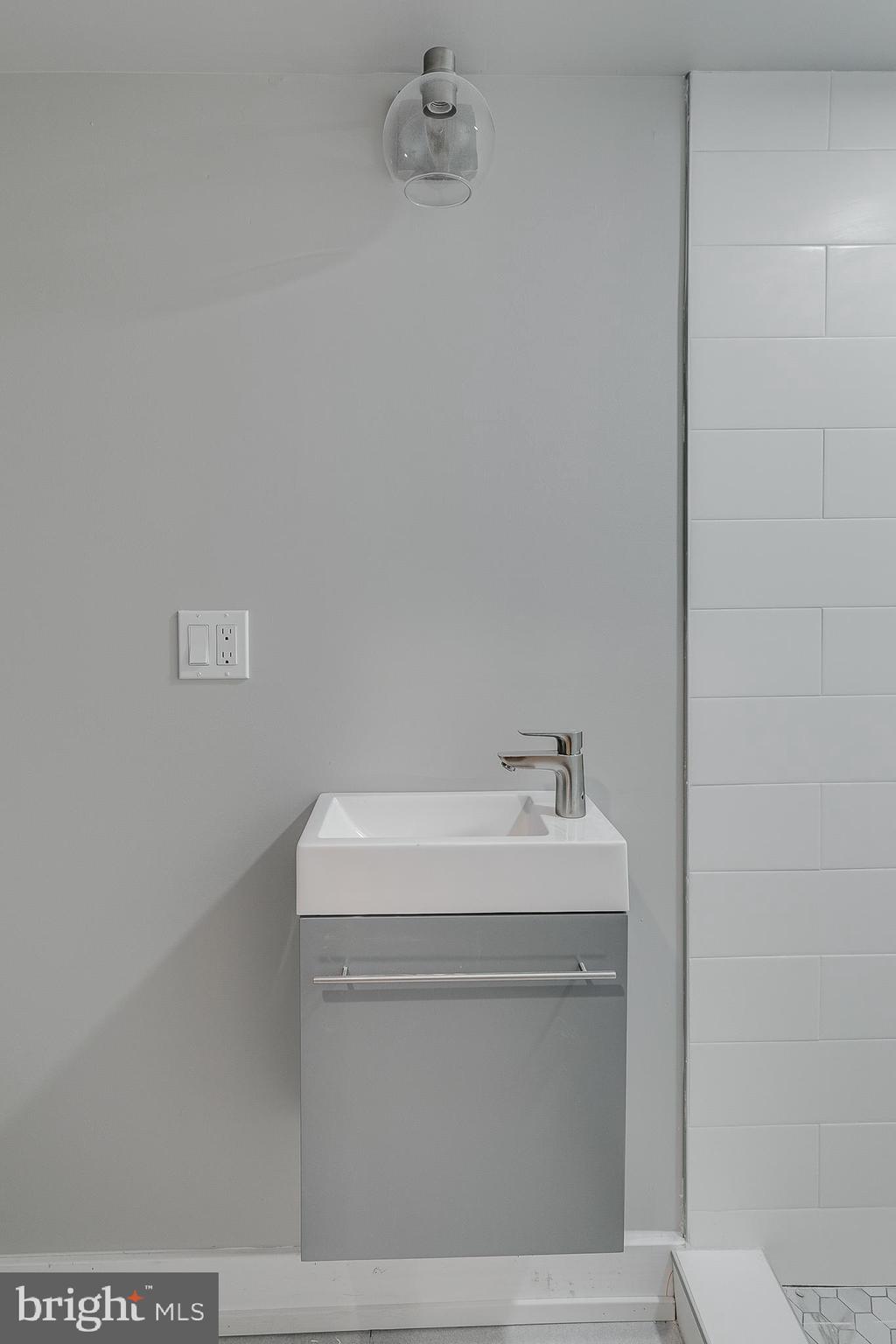 OLDE KENSINGTON - Residential Lease