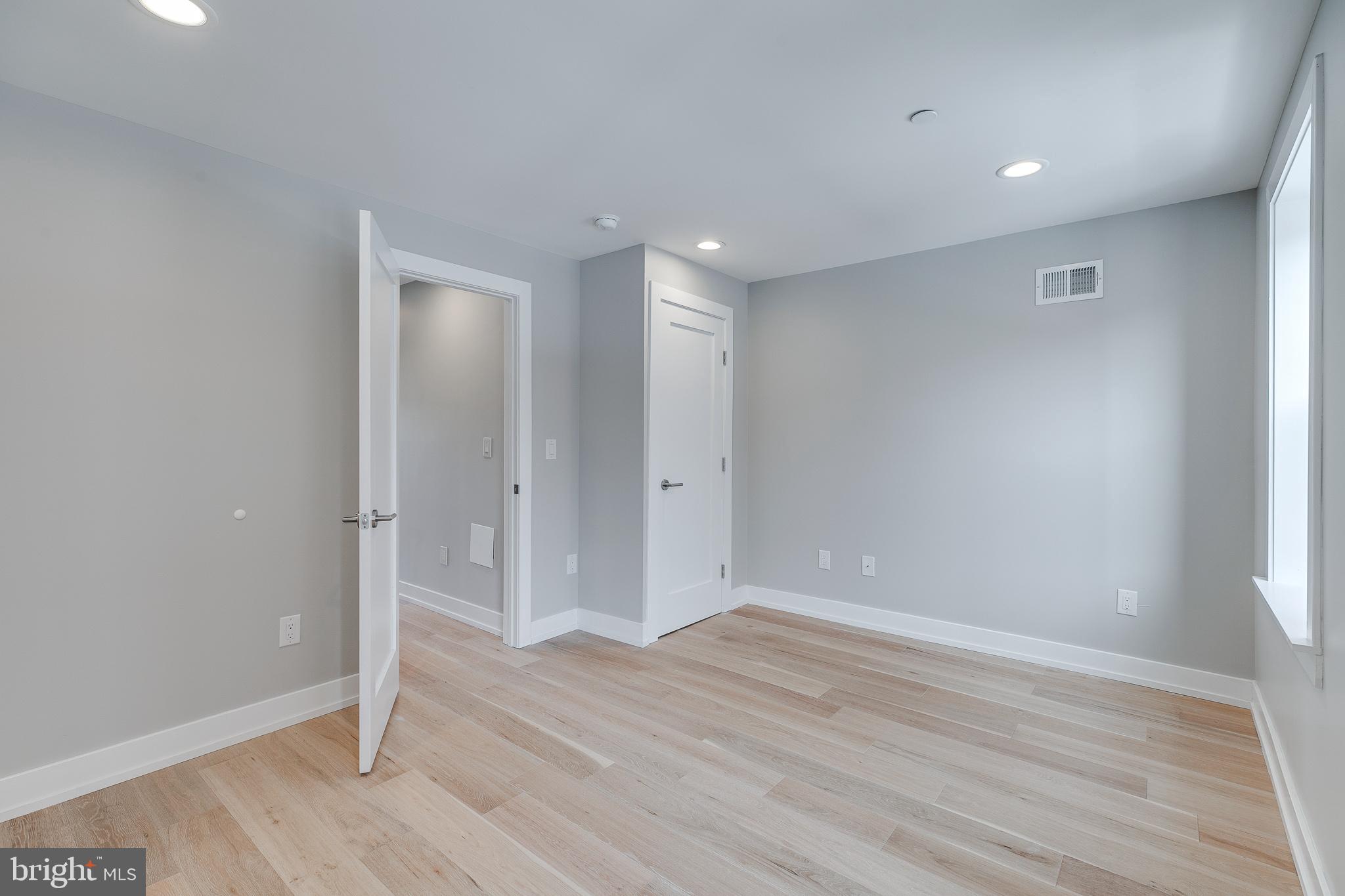 OLDE KENSINGTON - Residential Lease