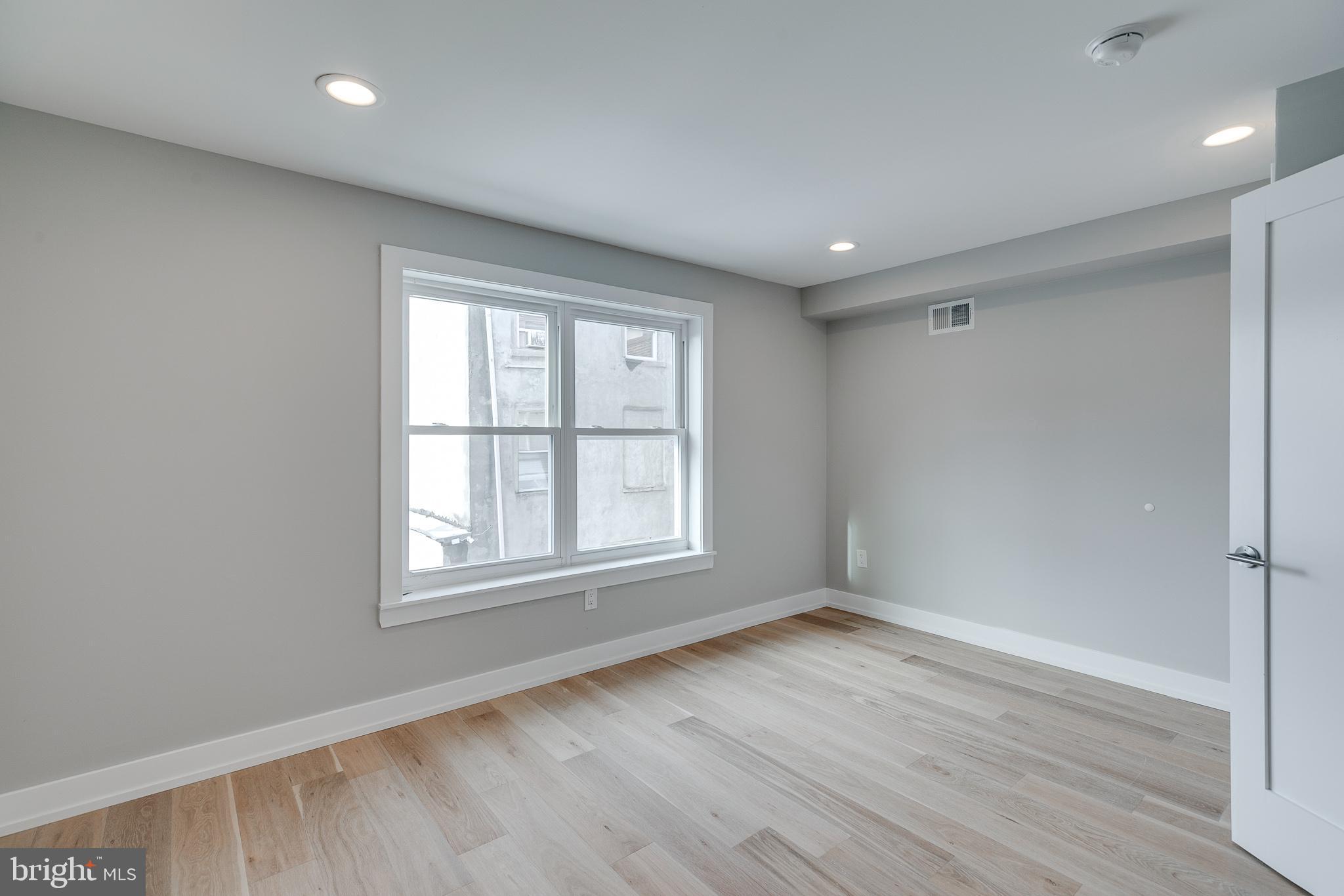 OLDE KENSINGTON - Residential Lease