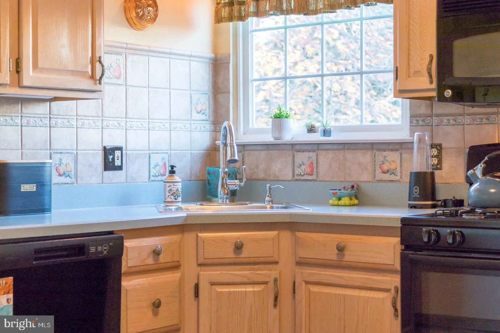 Hamilton, New Jersey 08690, United States, 4 Bedrooms Bedrooms, ,3 BathroomsBathrooms,Residential,Pending,26257