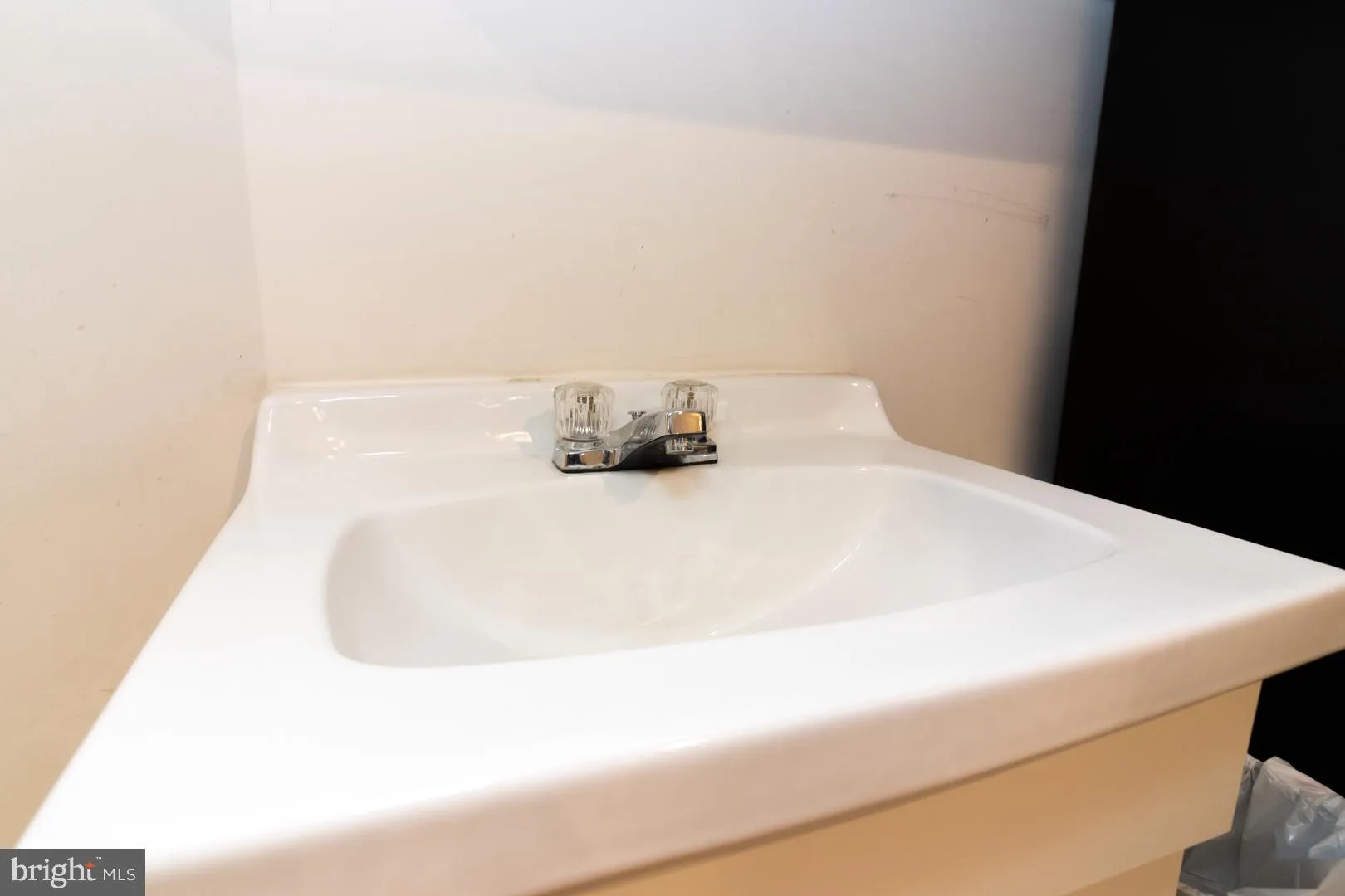 Hamilton, New Jersey 08690, United States, 4 Bedrooms Bedrooms, ,3 BathroomsBathrooms,Residential,Pending,26257