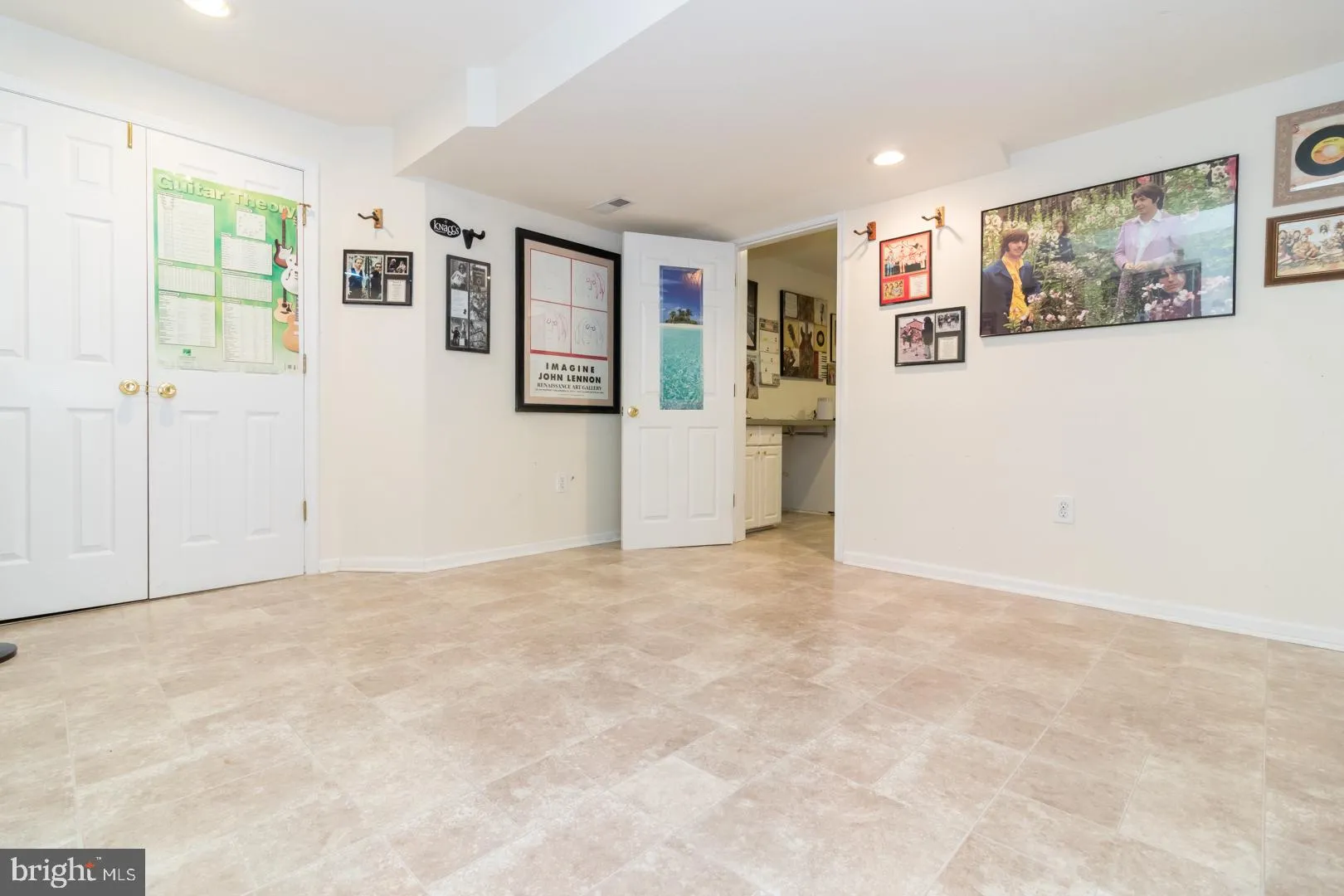 Hamilton, New Jersey 08690, United States, 4 Bedrooms Bedrooms, ,3 BathroomsBathrooms,Residential,Pending,26257