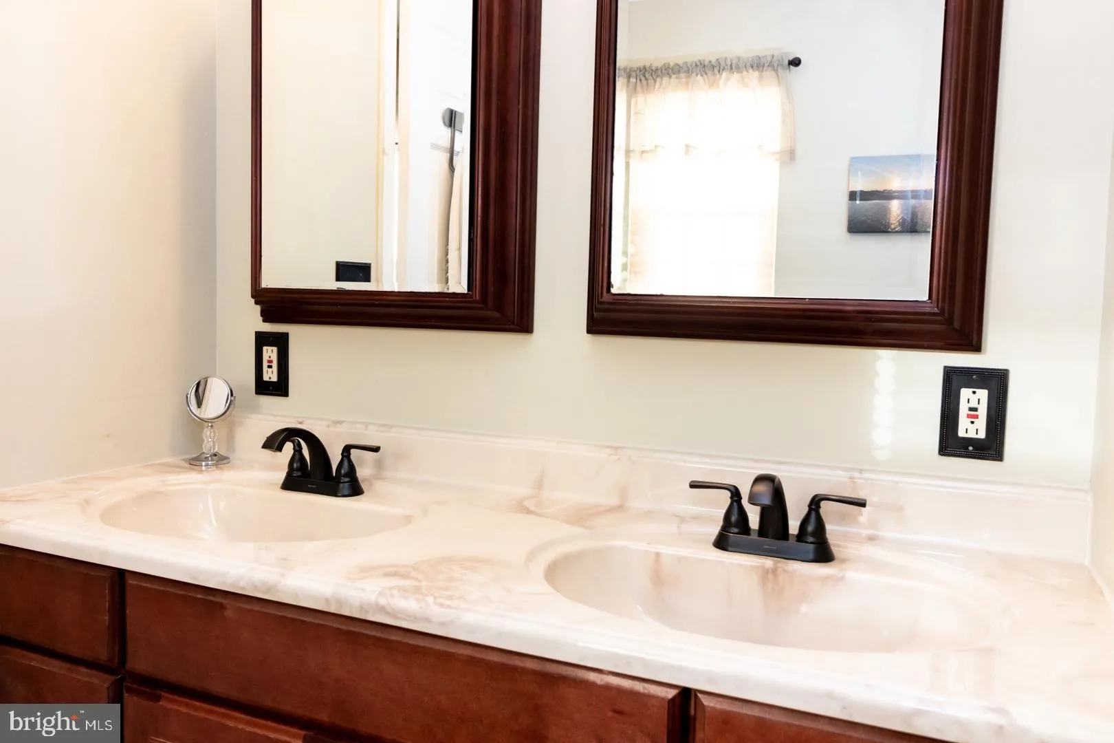 Hamilton, New Jersey 08690, United States, 4 Bedrooms Bedrooms, ,3 BathroomsBathrooms,Residential,Pending,26257