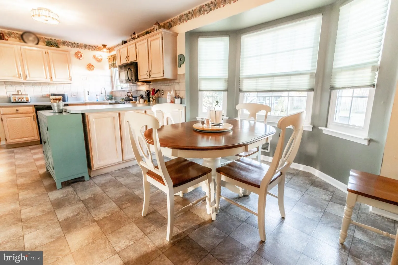 Hamilton, New Jersey 08690, United States, 4 Bedrooms Bedrooms, ,3 BathroomsBathrooms,Residential,Pending,26257