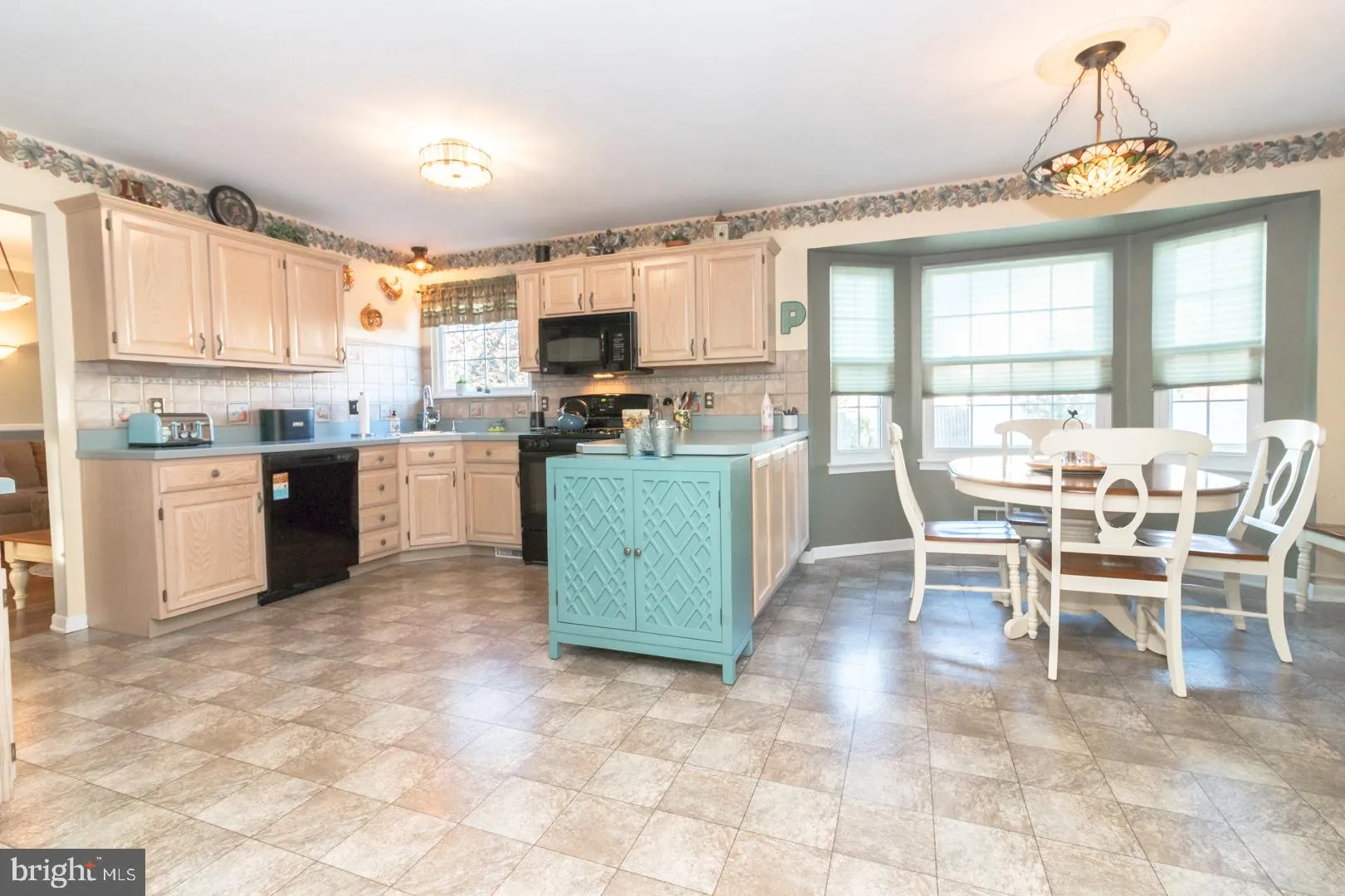 Hamilton, New Jersey 08690, United States, 4 Bedrooms Bedrooms, ,3 BathroomsBathrooms,Residential,Pending,26257