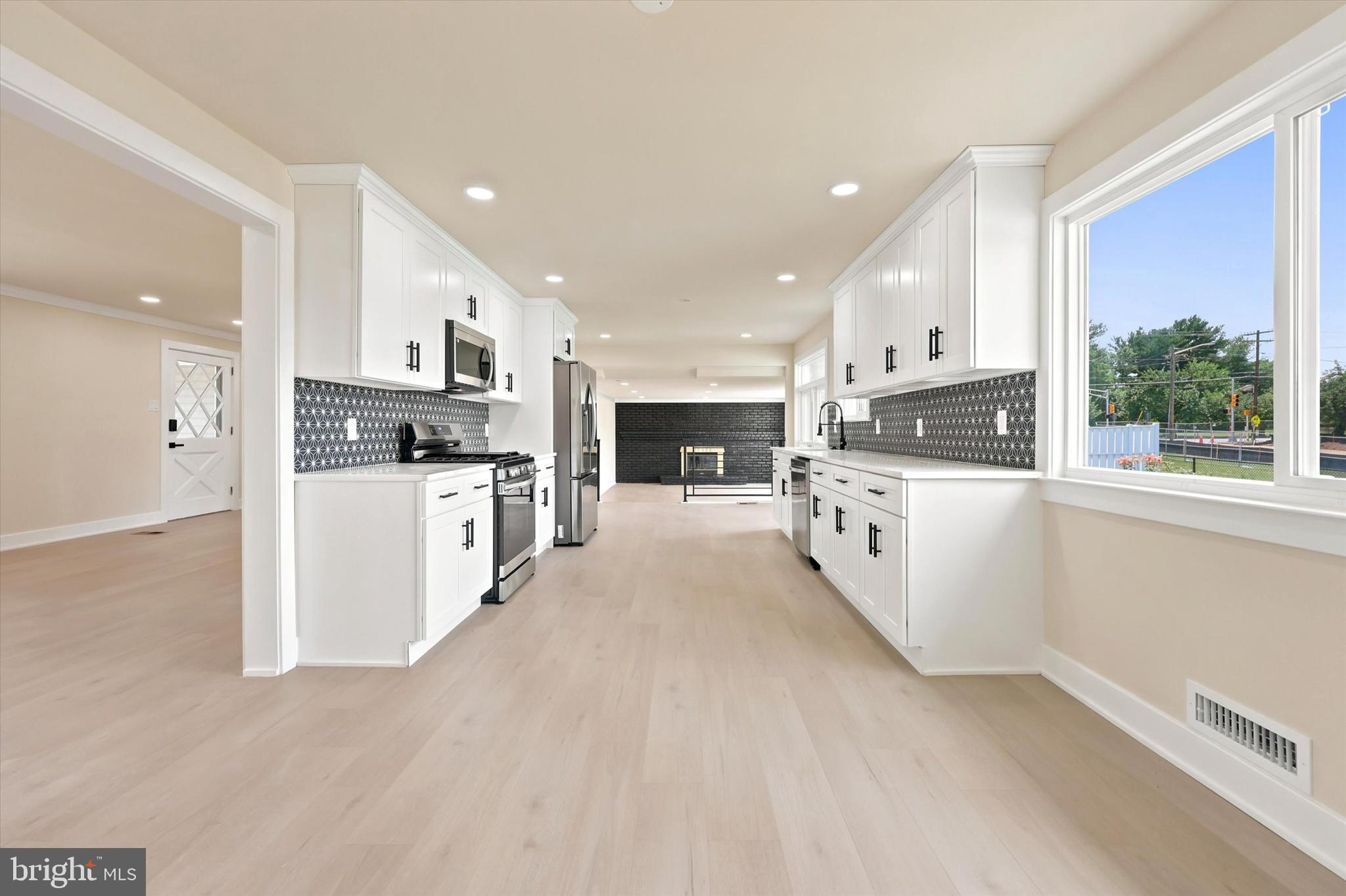 4 BELLOWS LANE